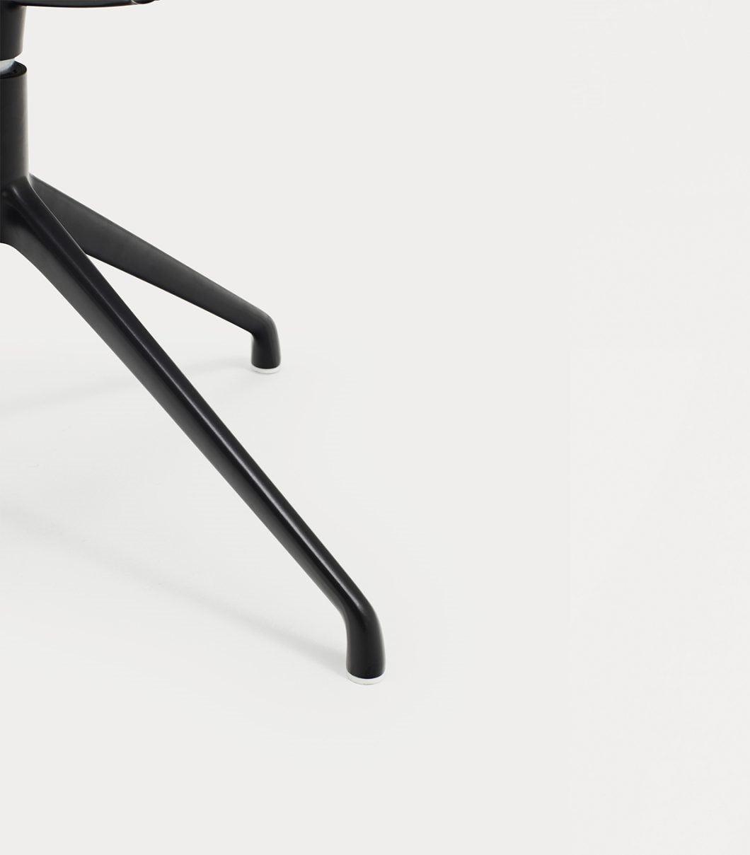 Krzesło obrotowe MOGI granatowy z czarną podstawą Teulat Eye on Design