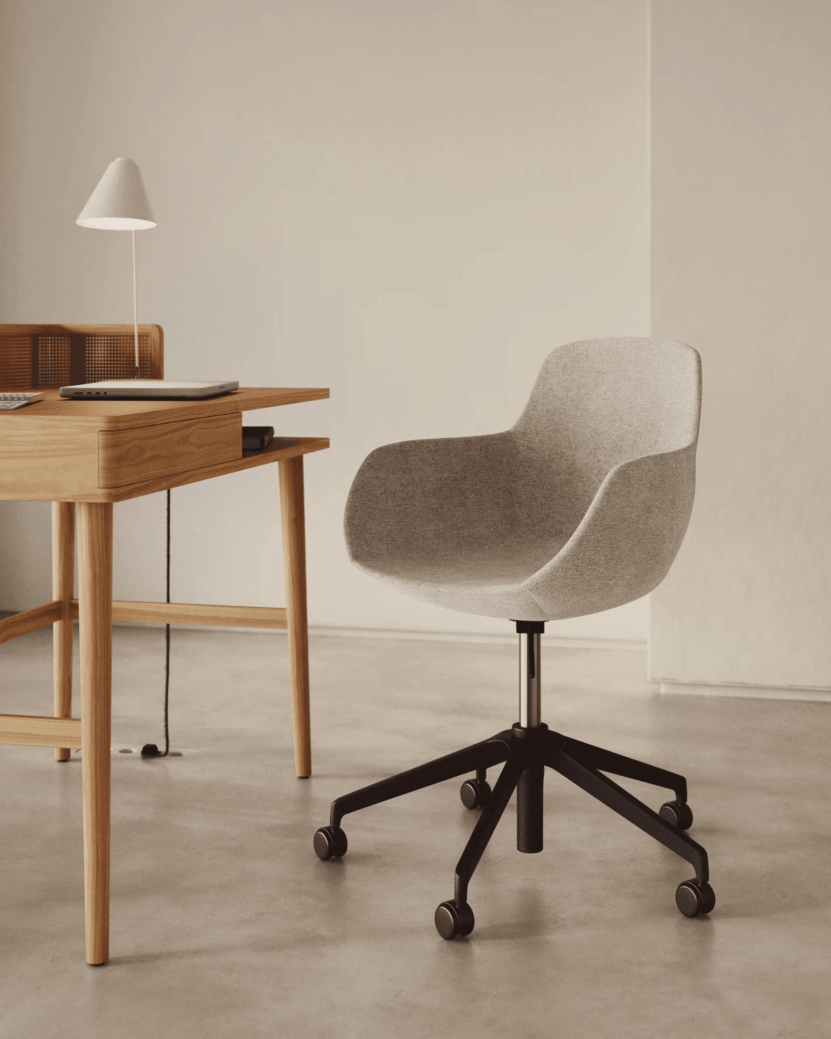 Krzesło obrotowe TISSIANA beżowy La Forma Eye on Design