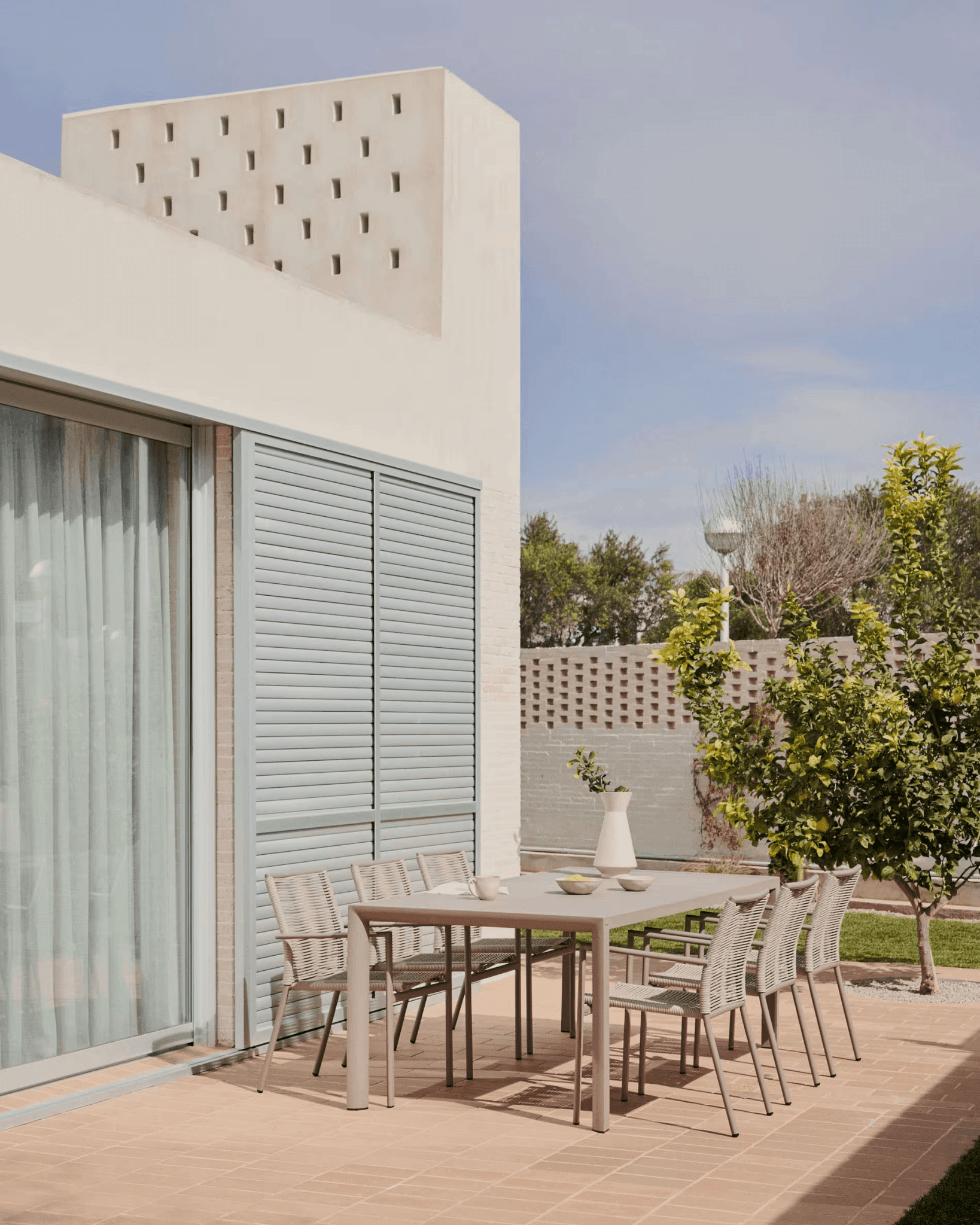 Krzesło ogrodowe CULIP oliwkowy La Forma Eye on Design