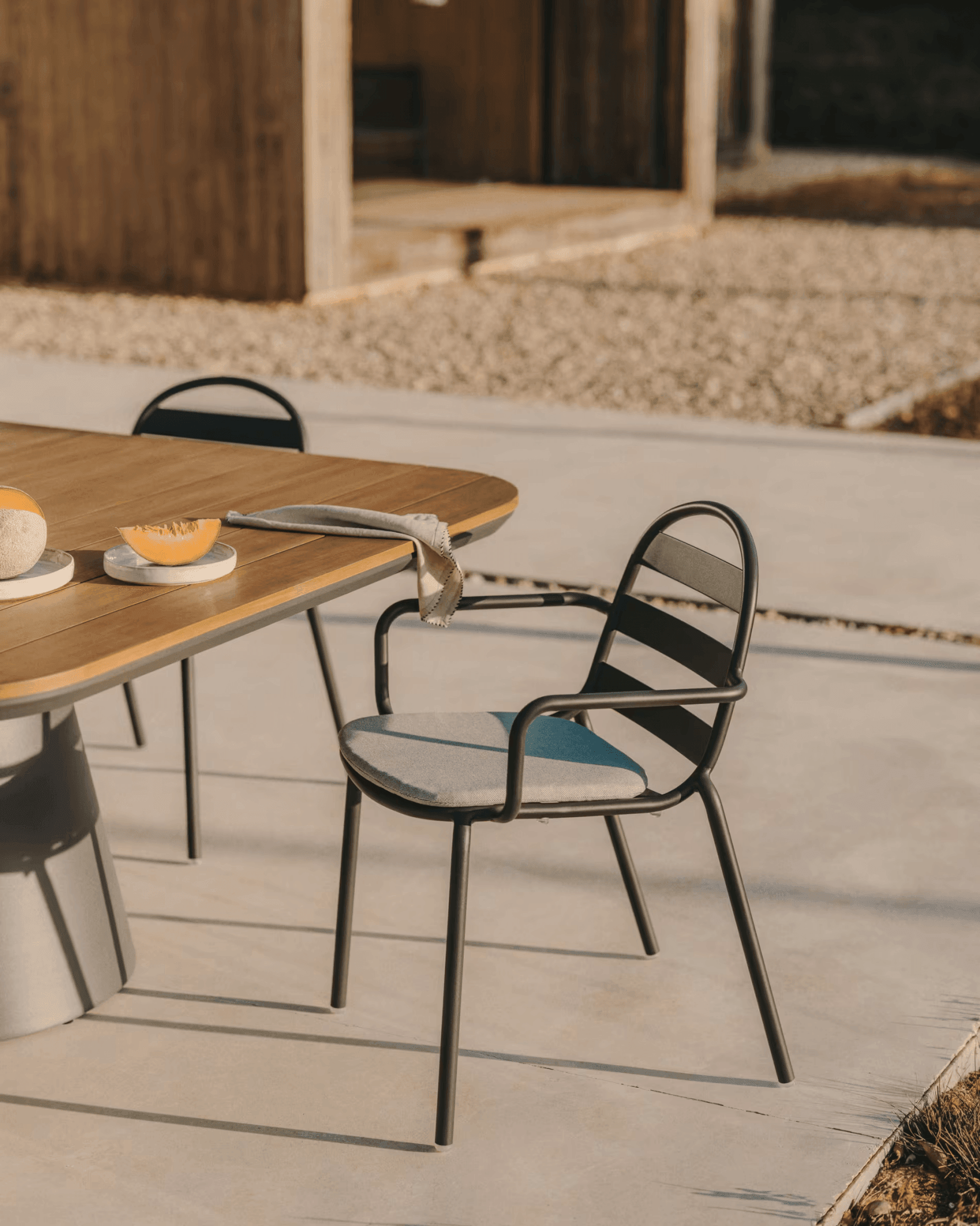 Krzesło ogrodowe JONCOLS ciemnoszary La Forma Eye on Design