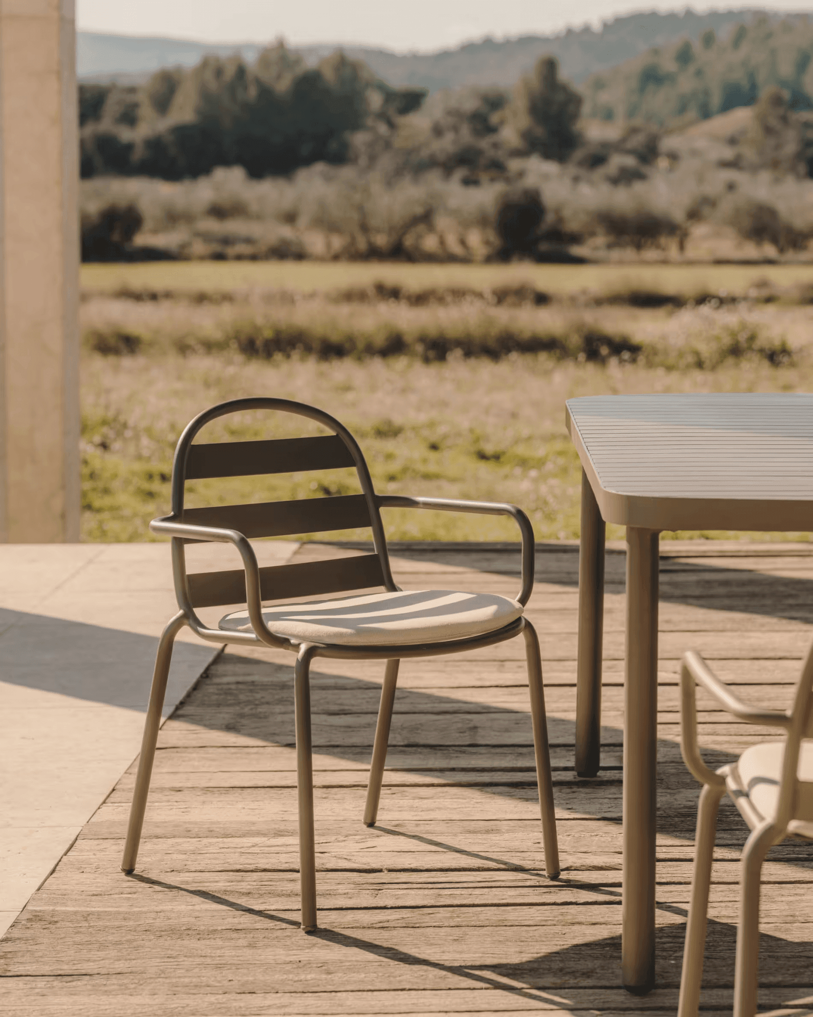 Krzesło ogrodowe JONCOLS zielony La Forma Eye on Design