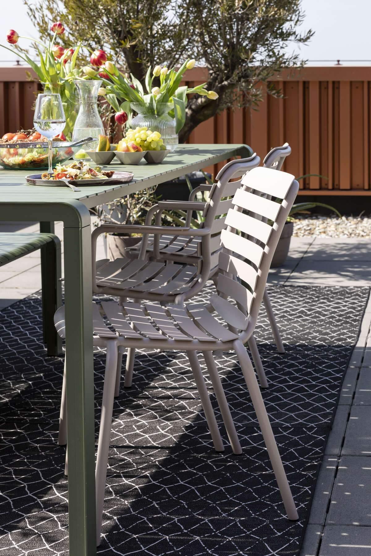 Krzesło ogrodowe z podłokietnikami VONDEL biały Zuiver Eye on Design