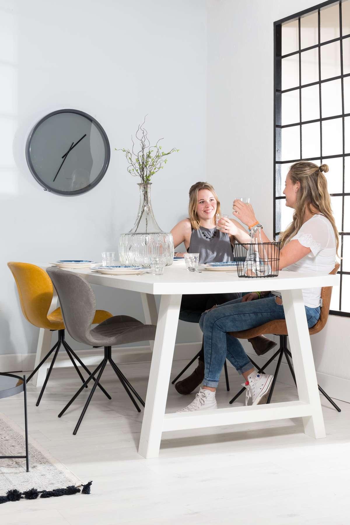 Krzesło OMG brązowa ekoskóra Zuiver Eye on Design