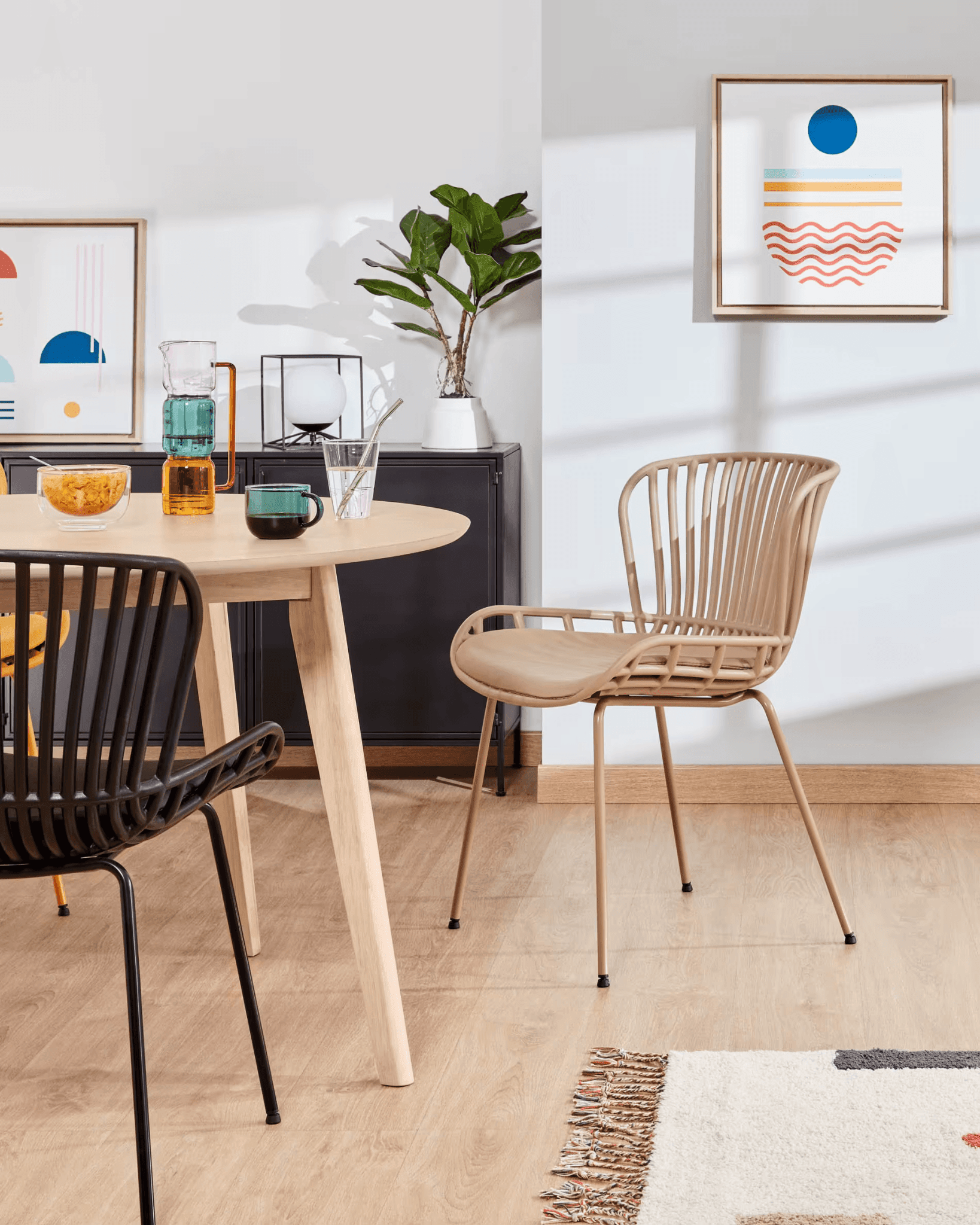 Krzesło SURPIK beżowy La Forma Eye on Design