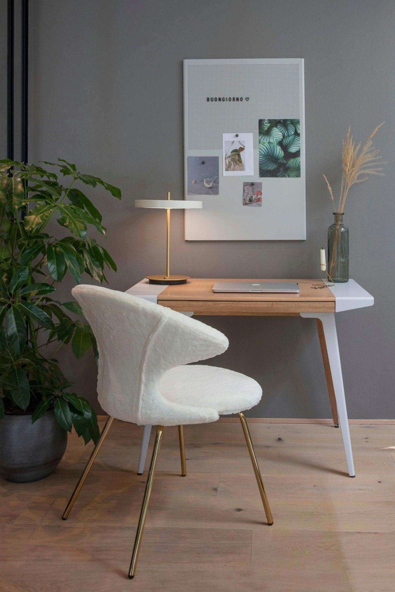 Krzesło TIME FLIES kremowy plusz ze złotą podstawą UMAGE Eye on Design