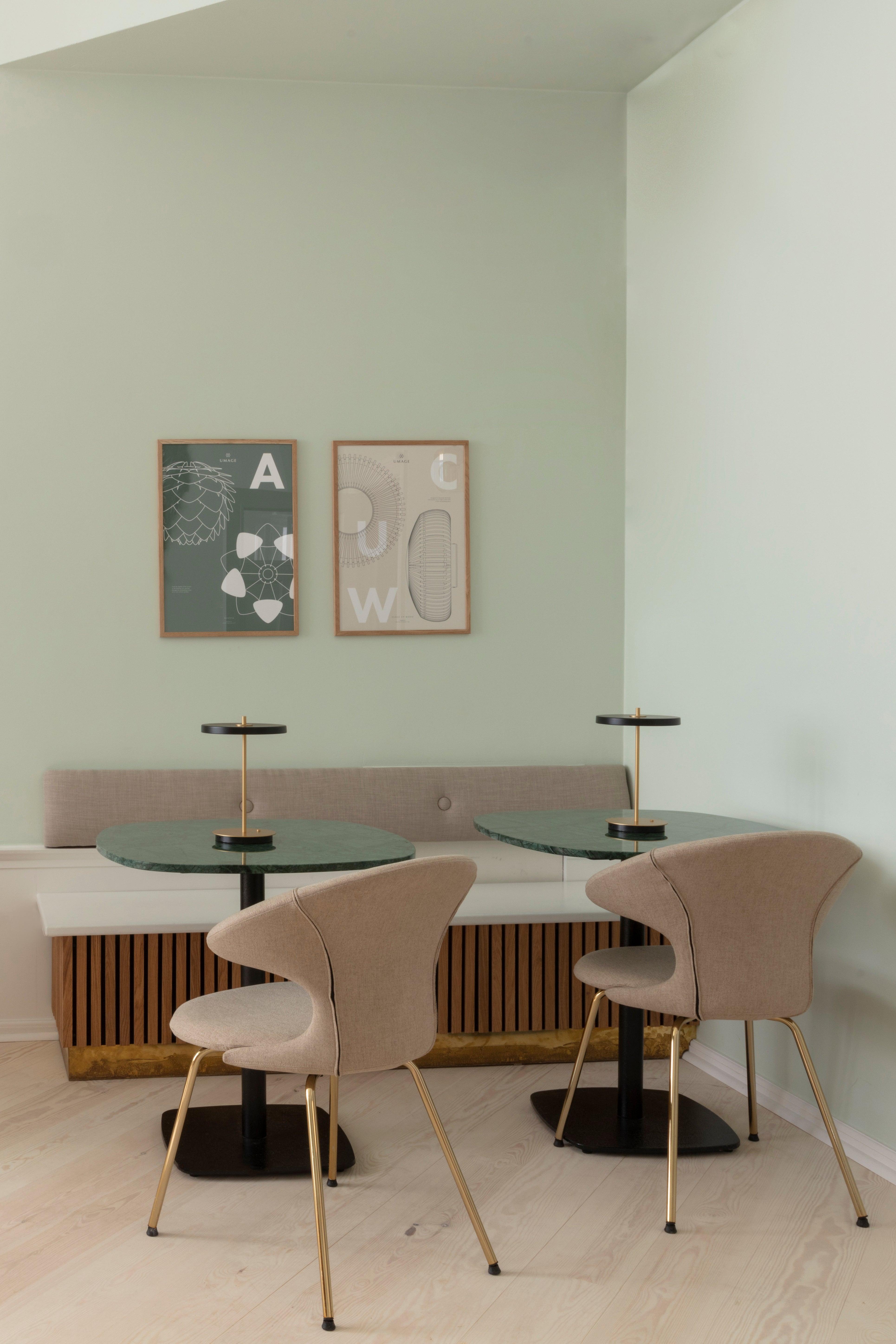 Krzesło TIME FLIES oliwkowy ze złotą podstawą UMAGE Eye on Design