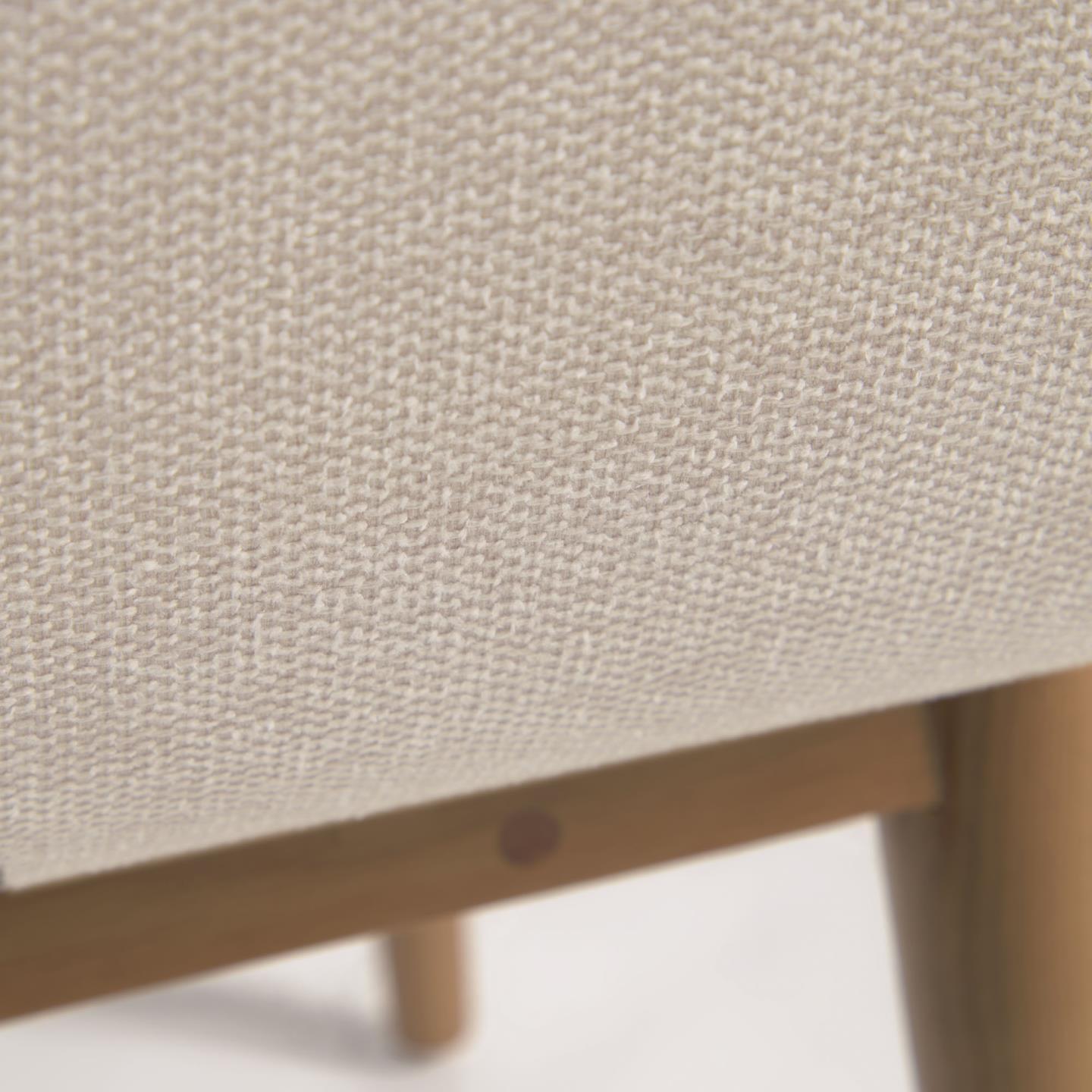 Krzesło w tkaninie szenilowej KONNA beżowy z jesionową podstawą La Forma Eye on Design