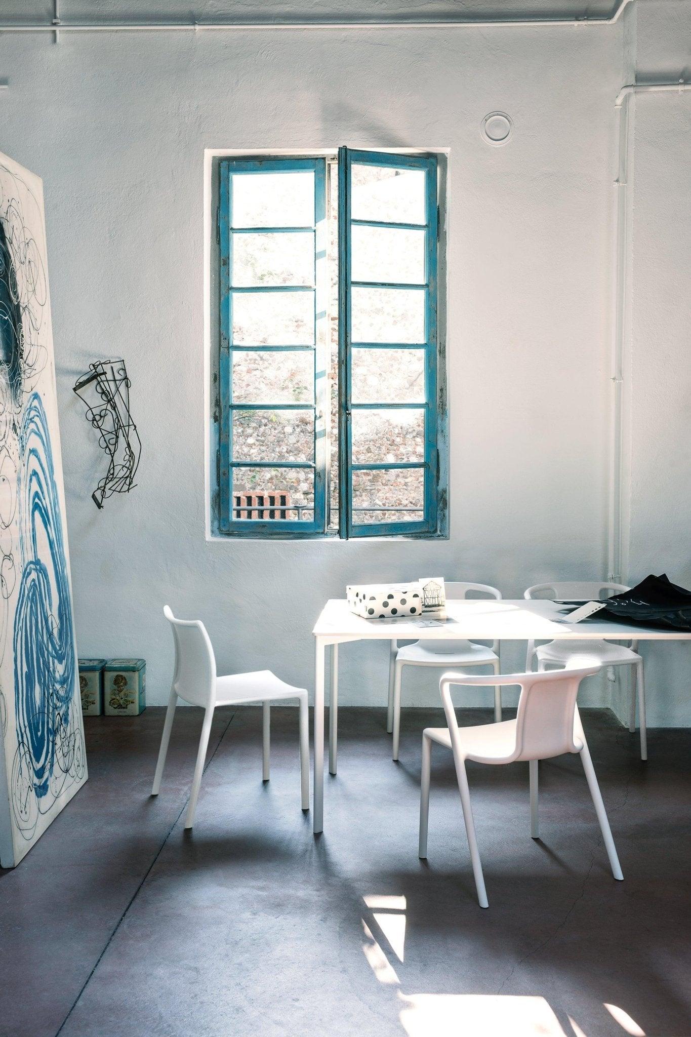 Krzesło z podłokietnikami AIR pomarańczowy Magis Eye on Design