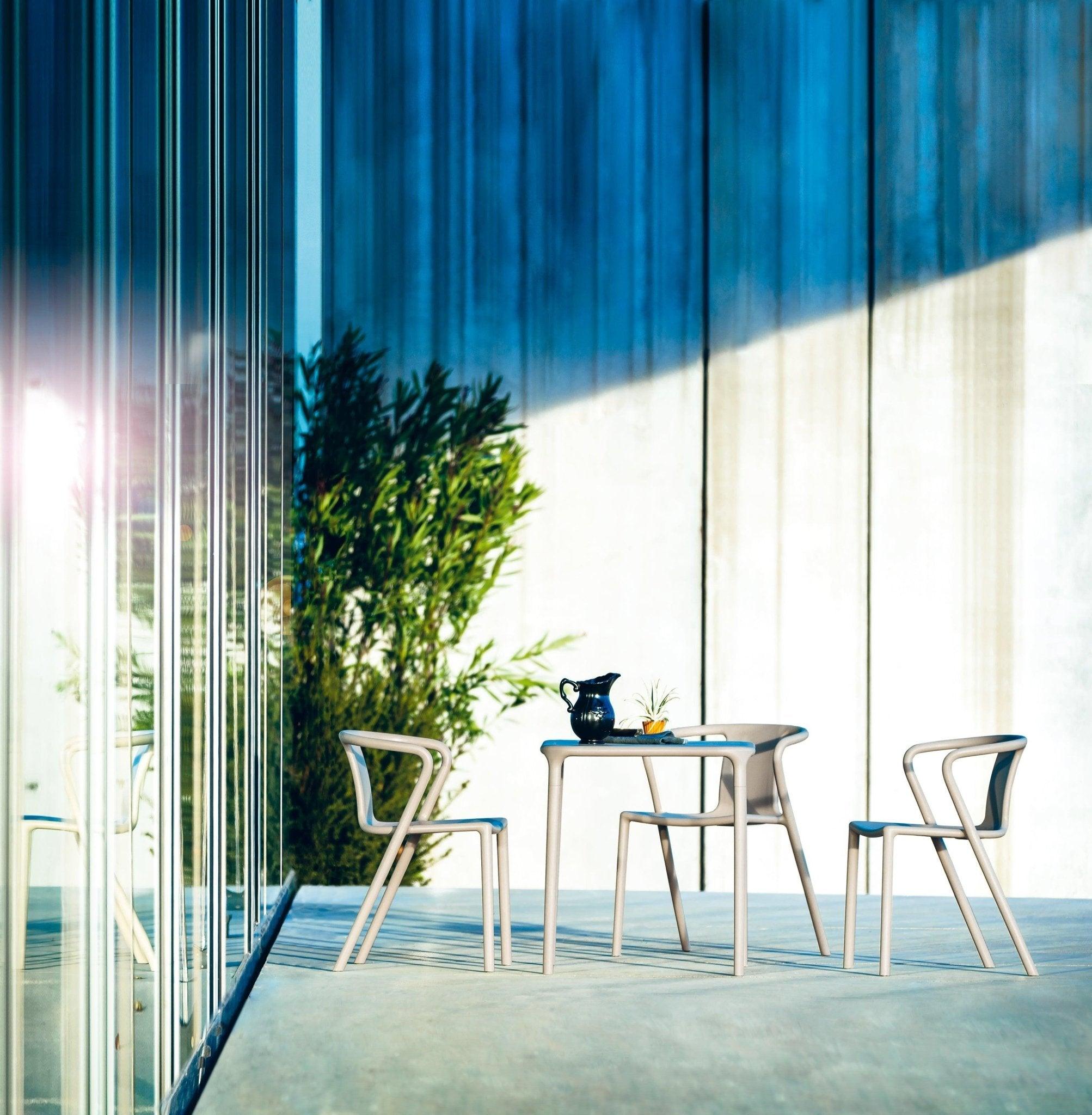 Krzesło z podłokietnikami AIR pomarańczowy Magis Eye on Design