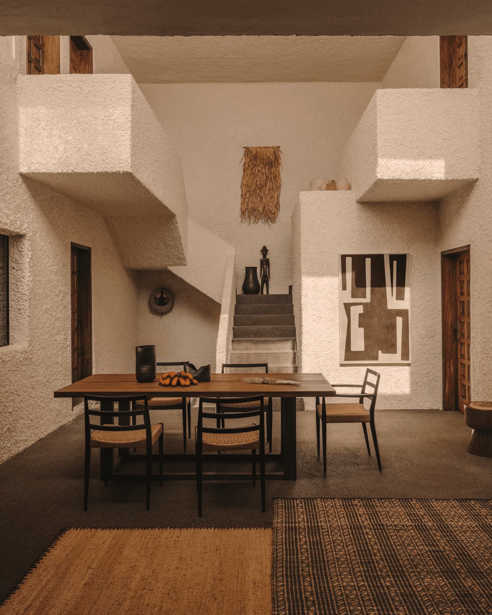 Krzesło z podłokietnikami ANALY czarne drewno dębowe La Forma Eye on Design