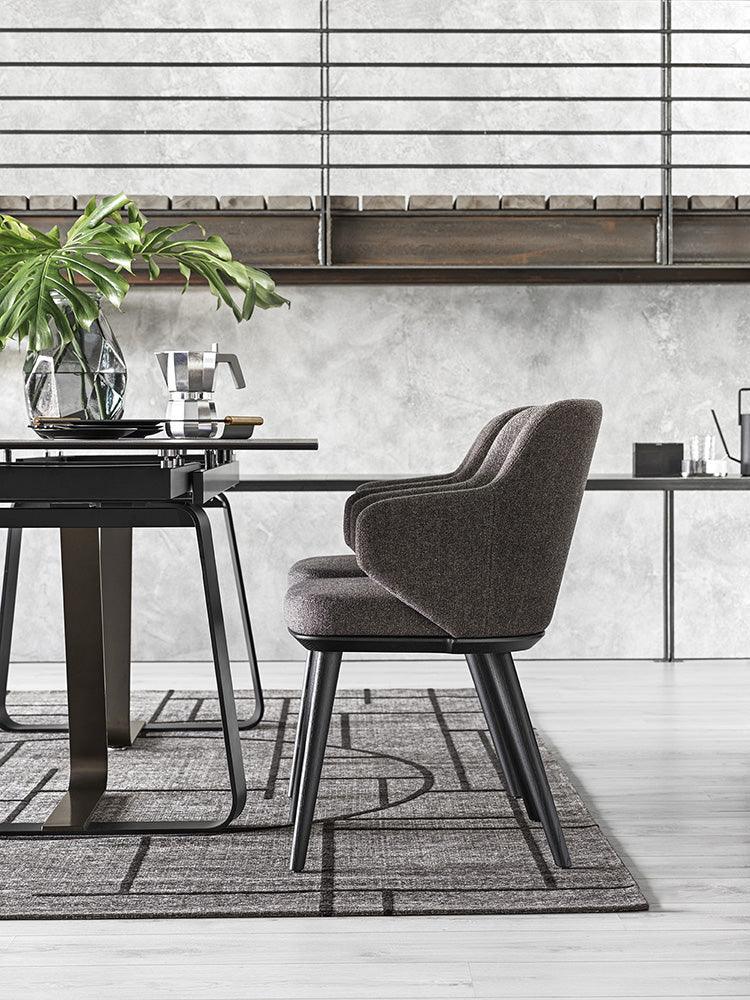 Krzesło z podłokietnikami FOYER ciemnobrązowy z drewnianą podstawą Calligaris Eye on Design