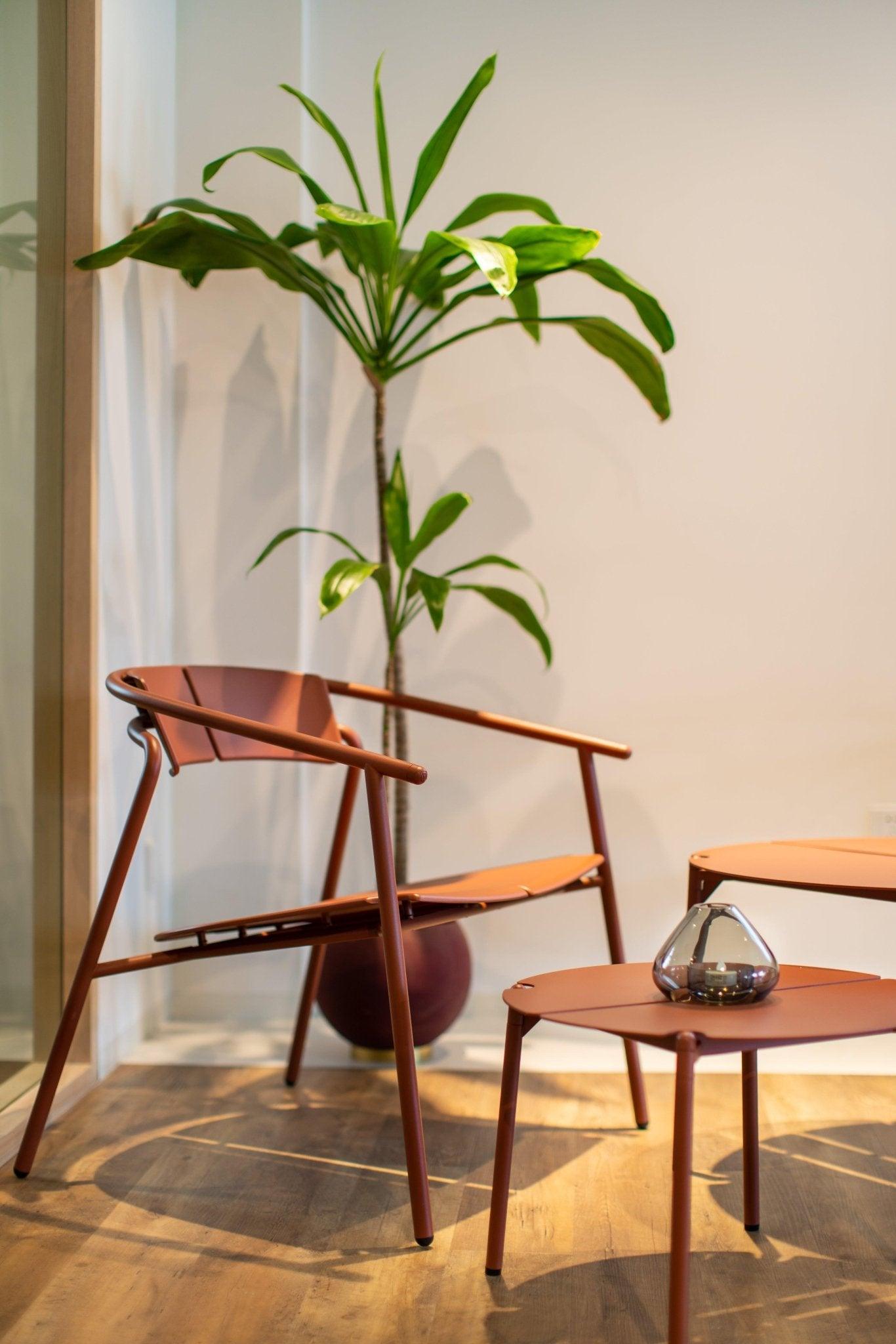 Krzesło z podłokietnikami NOVO pomarańczowy AYTM Eye on Design