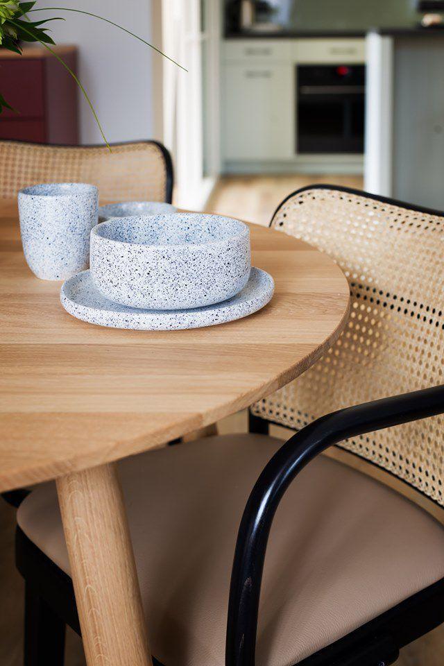 Krzesło z podłokietnikami tapicerowane B-811/1 drewno bukowe Fameg Eye on Design