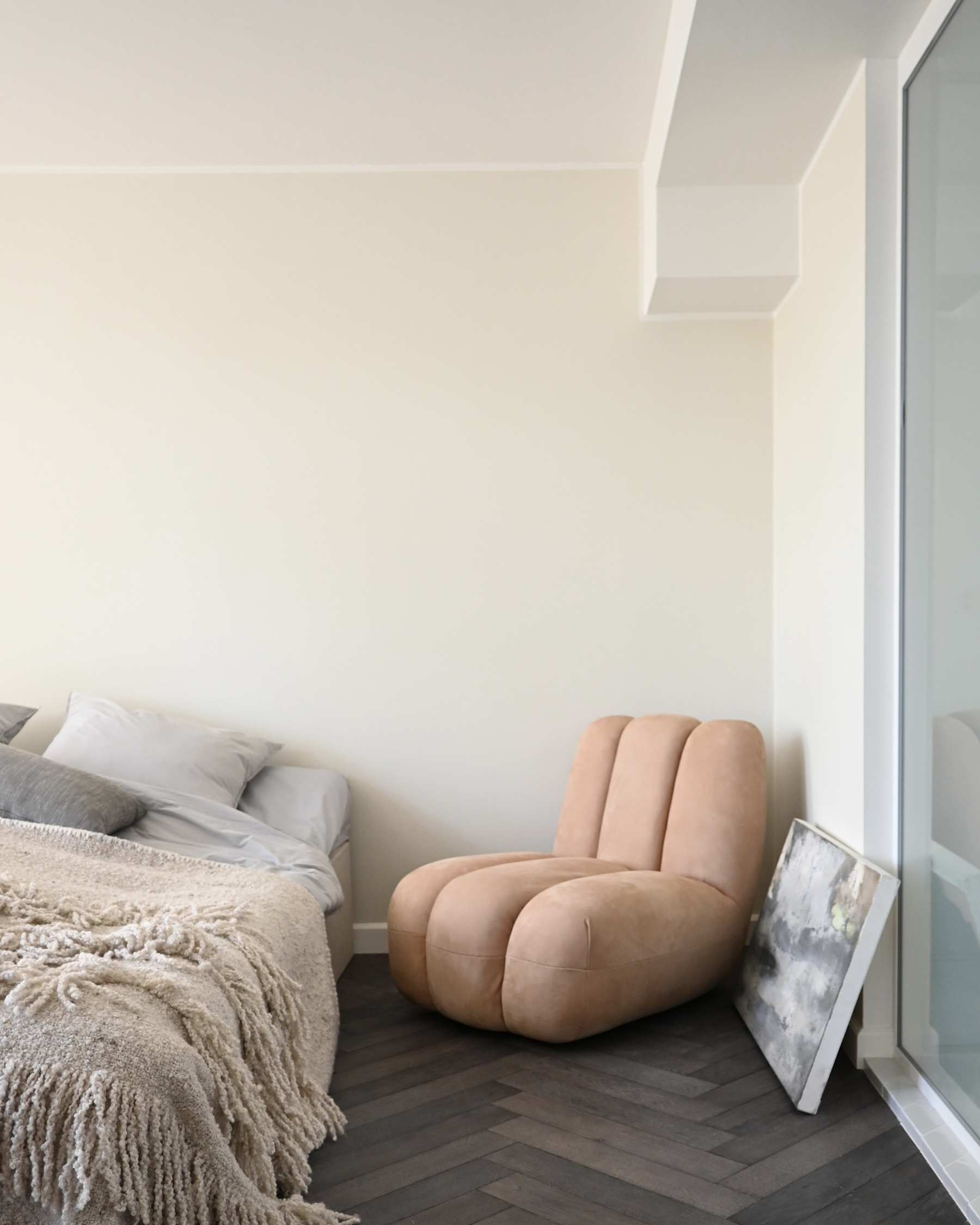 Fauteuil TOE beige nubuckleer