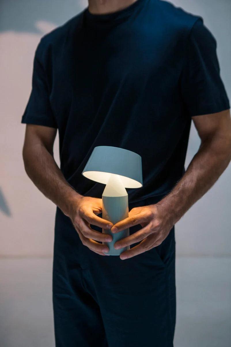 Lampa akumulatorowa BICOCA jasnoniebieski Marset Eye on Design