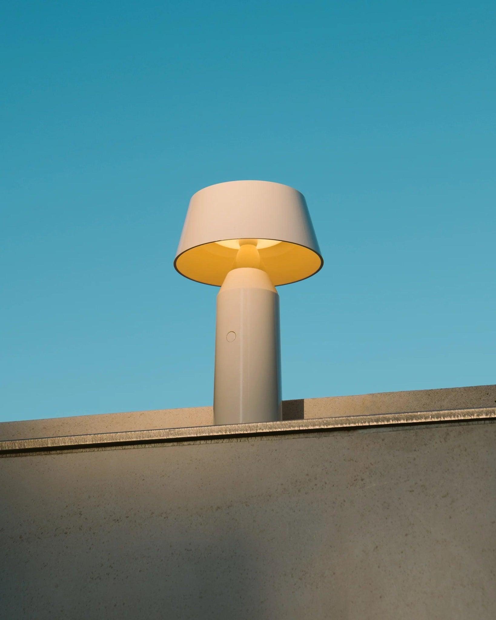 Lampa akumulatorowa BICOCA kremowy Marset Eye on Design