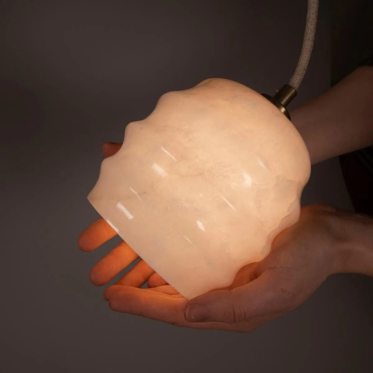 Lampa alabastrowa wisząca KALLIOPE nikiel – marmur i metal