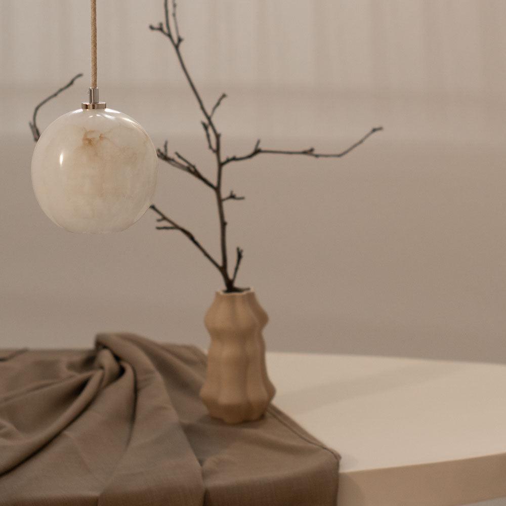 Lampa alabastrowa wisząca SELENE nikiel Embassy Interiors Eye on Design