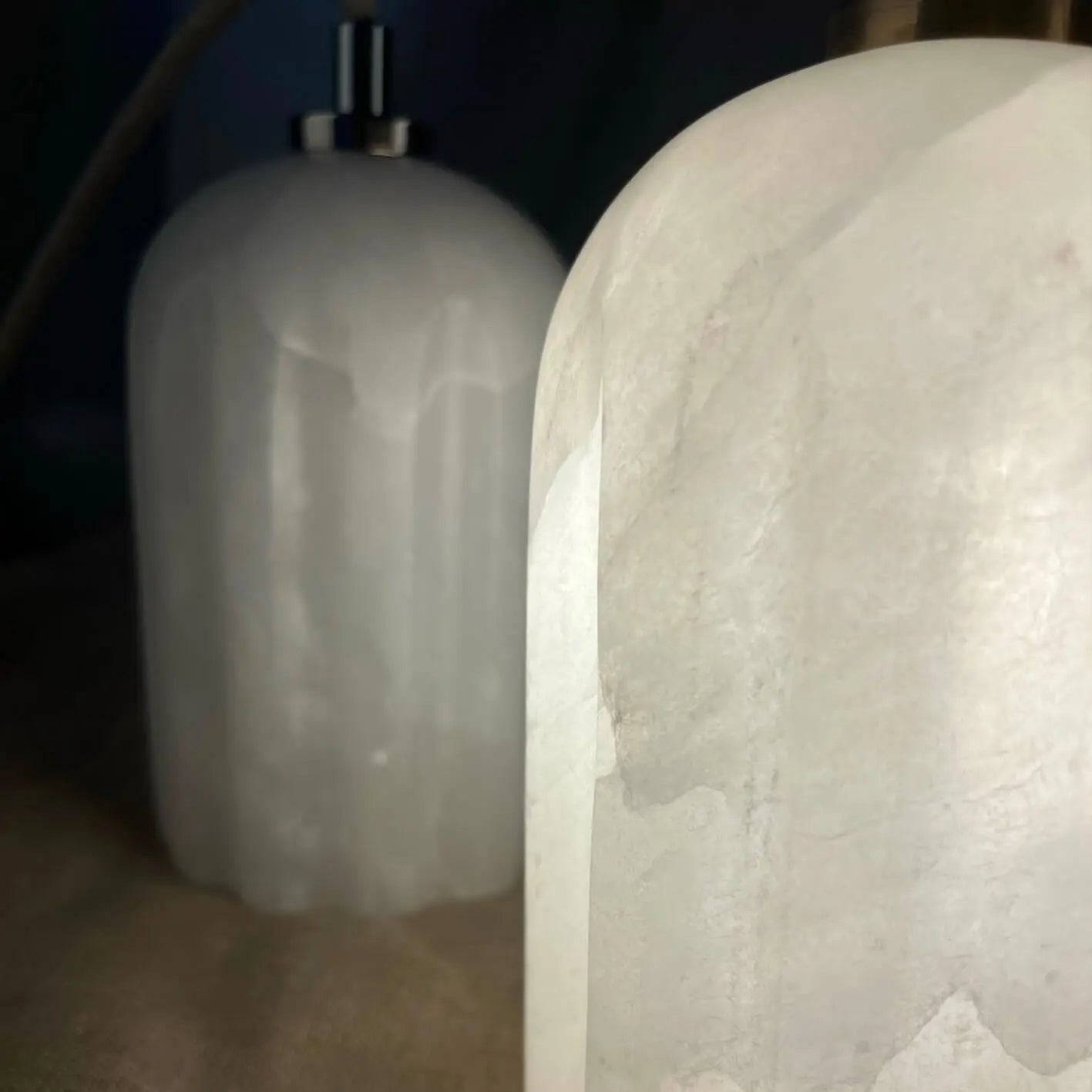 Lampa alabastrowa wisząca URANIA mosiężny – mosiądz