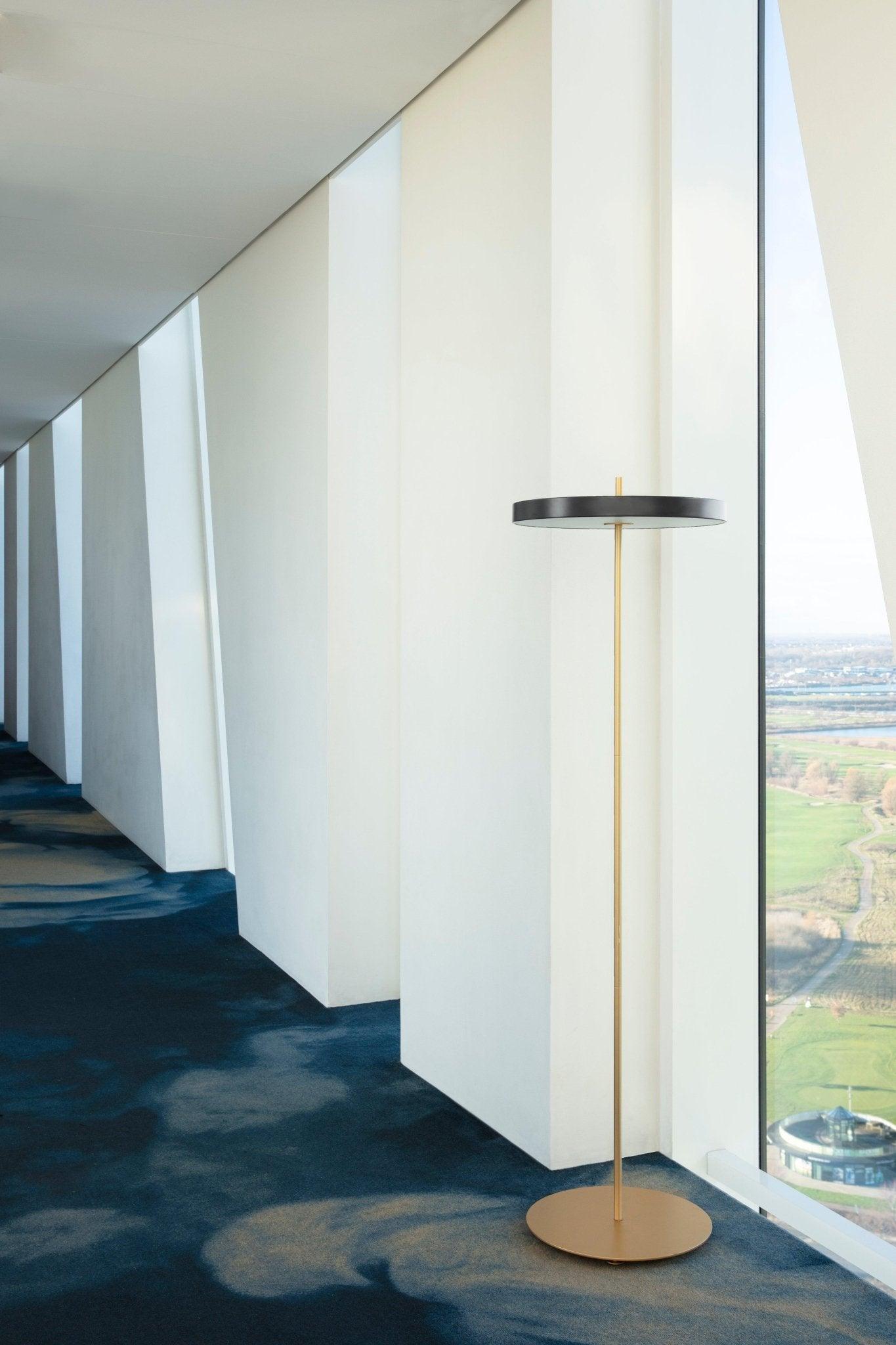 Lampa podłogowa ASTERIA FLOOR antracytowy UMAGE Eye on Design