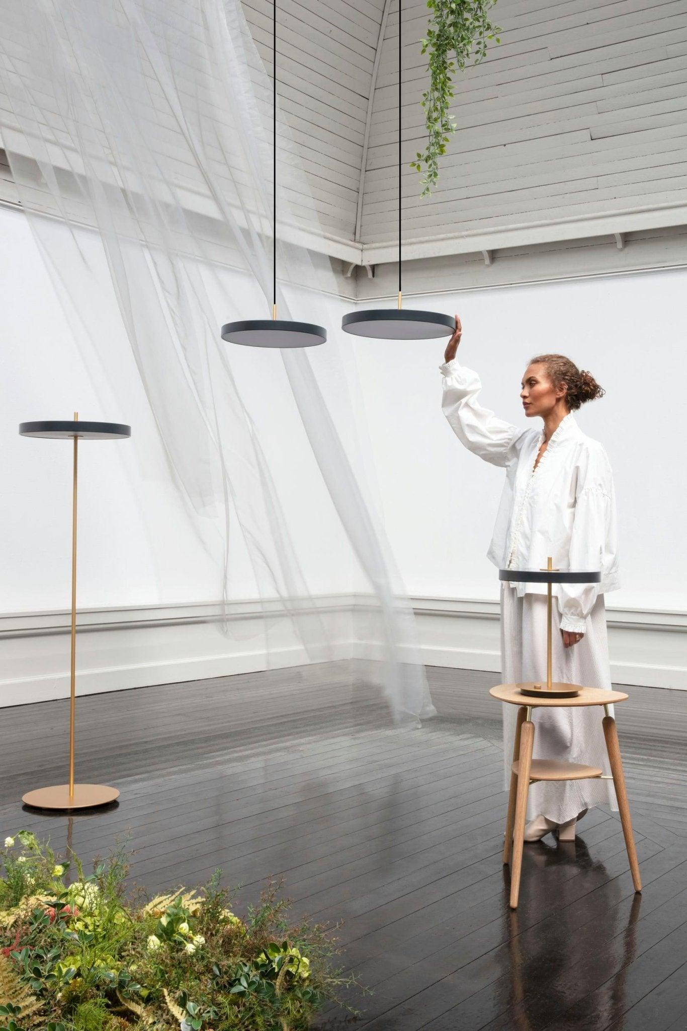 Lampa podłogowa ASTERIA FLOOR czarny UMAGE Eye on Design