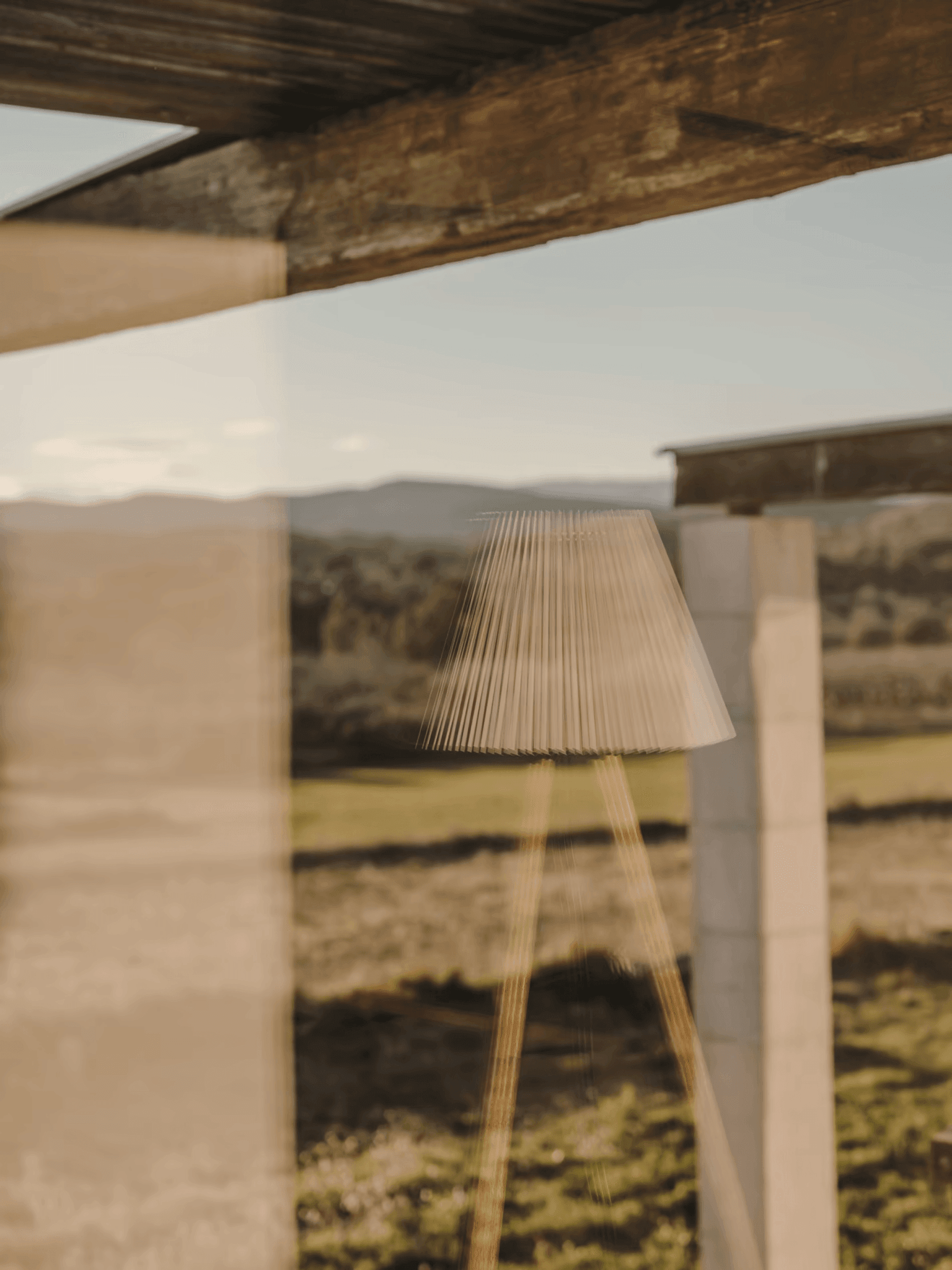 Lampa podłogowa BENICARLO drewno kauczukowe La Forma Eye on Design