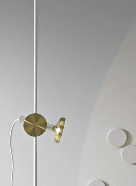 Lampa podłogowa BLEND biały z mosiężnym wykończeniem Pholc Eye on Design