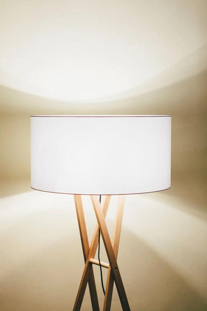 Lampa podłogowa CALA dąb lakierowany Marset Eye on Design