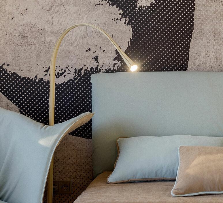 Lampa podłogowa FLEXILED jasna skóra Contardi Eye on Design