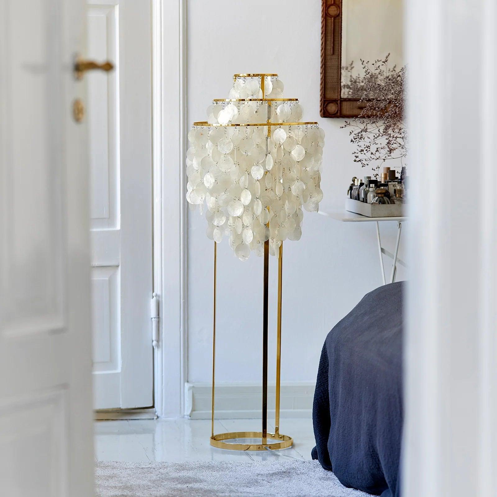 Lampa podłogowa FUN 1 STM z mosiężną podstawą Verpan Eye on Design