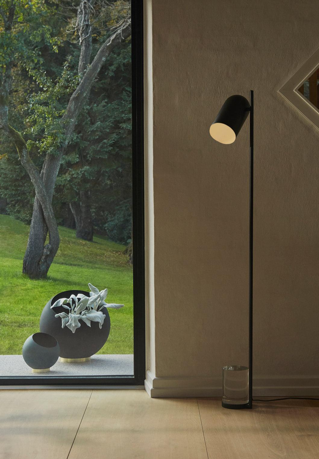 Lampa podłogowa LUCEO czarny AYTM Eye on Design