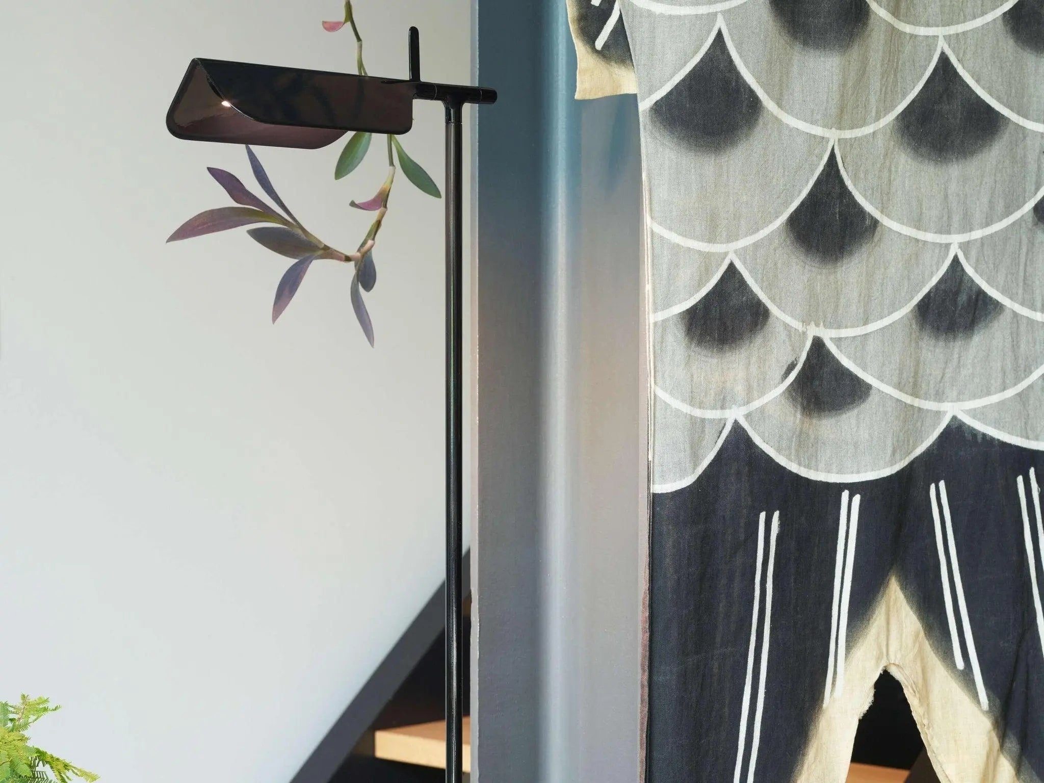 Lampa podłogowa do czytania TAB czarny – styl skandynawski