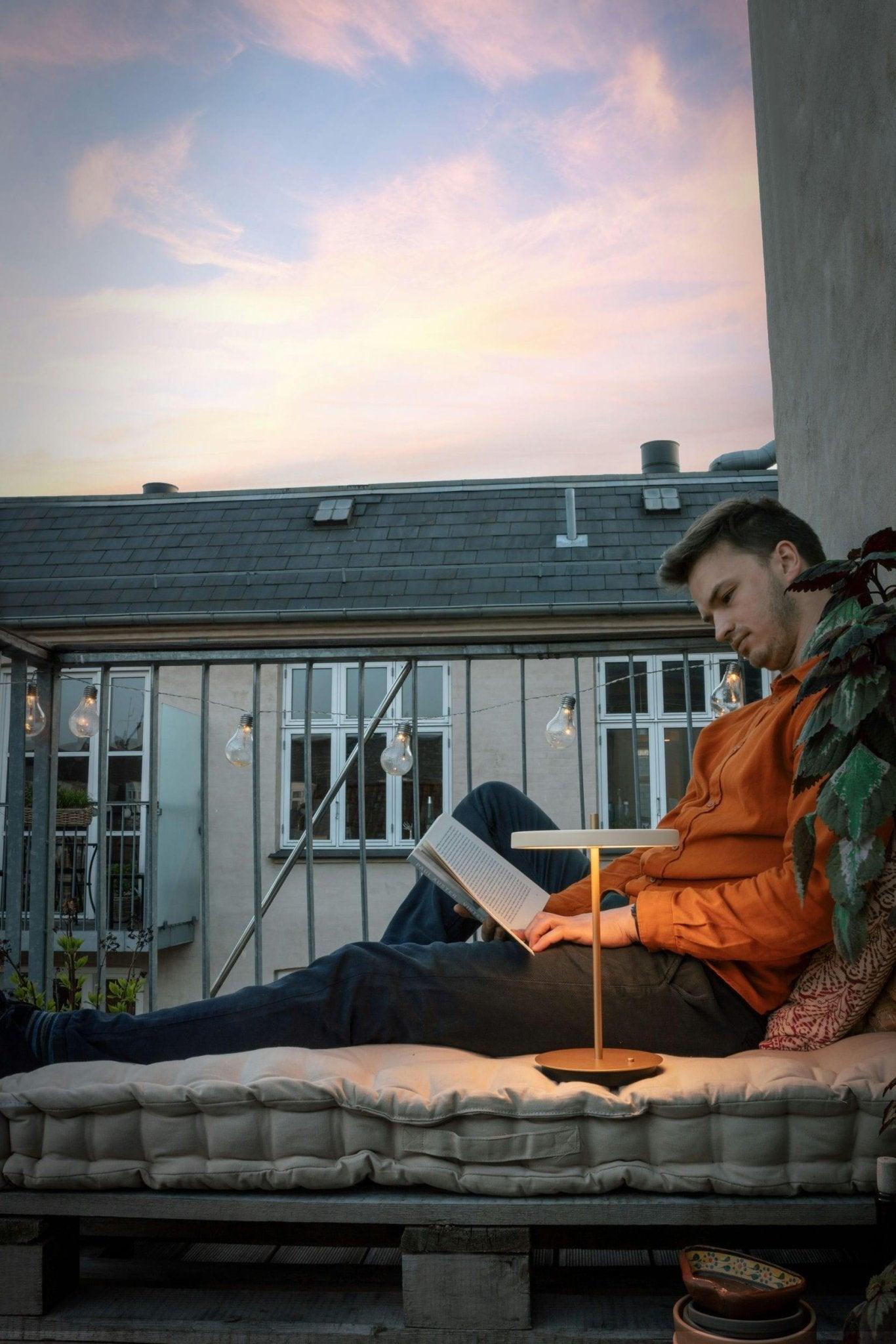 Lampa przenośna ASTERIA MOVE perłowy UMAGE Eye on Design