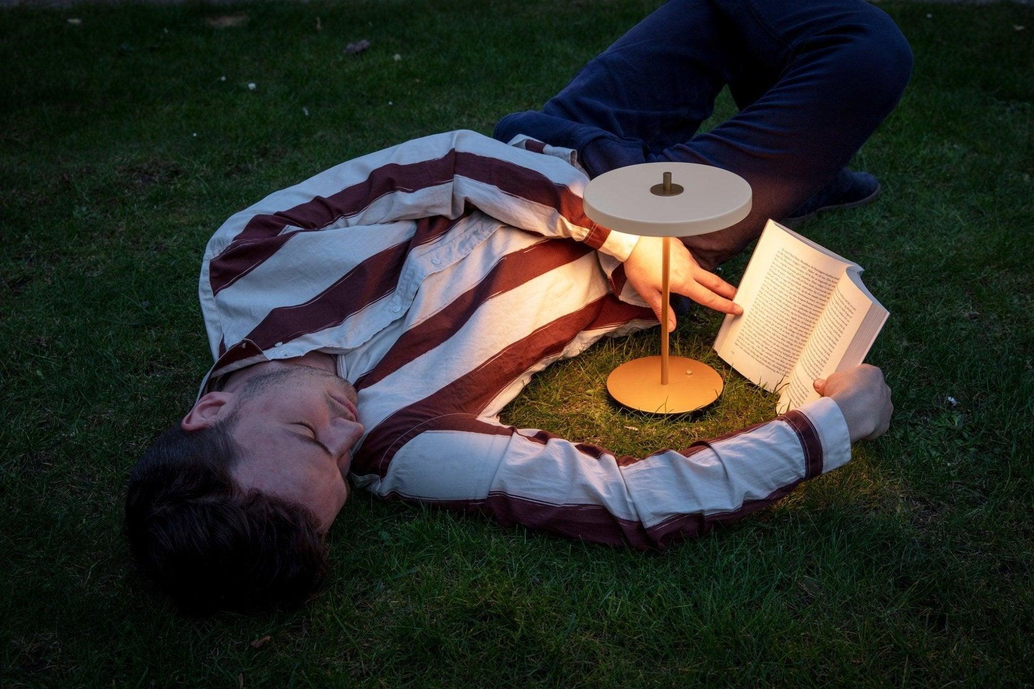 Lampa przenośna ASTERIA MOVE perłowy UMAGE Eye on Design