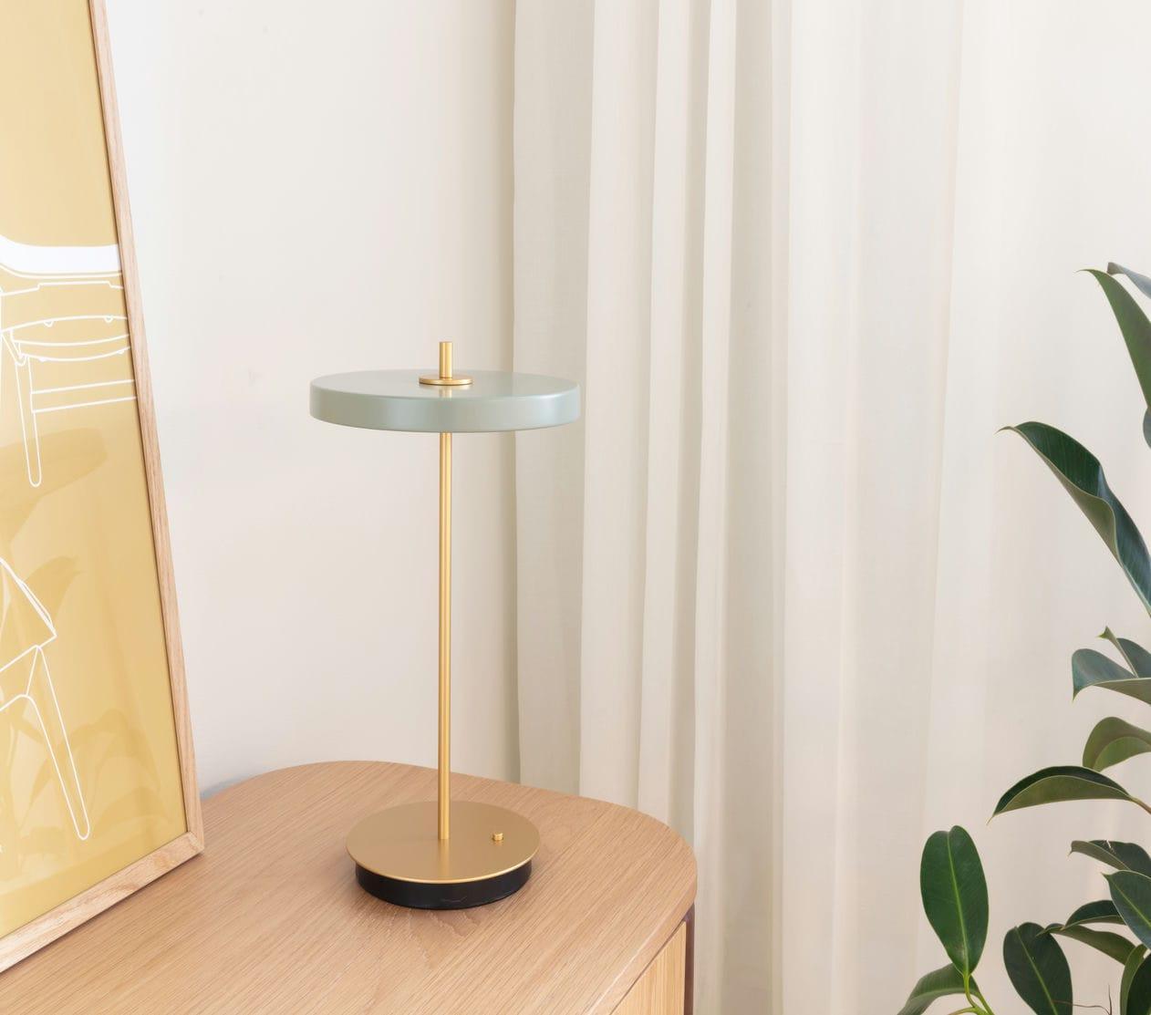 Lampa przenośna ASTERIA MOVE pistacjowy UMAGE Eye on Design