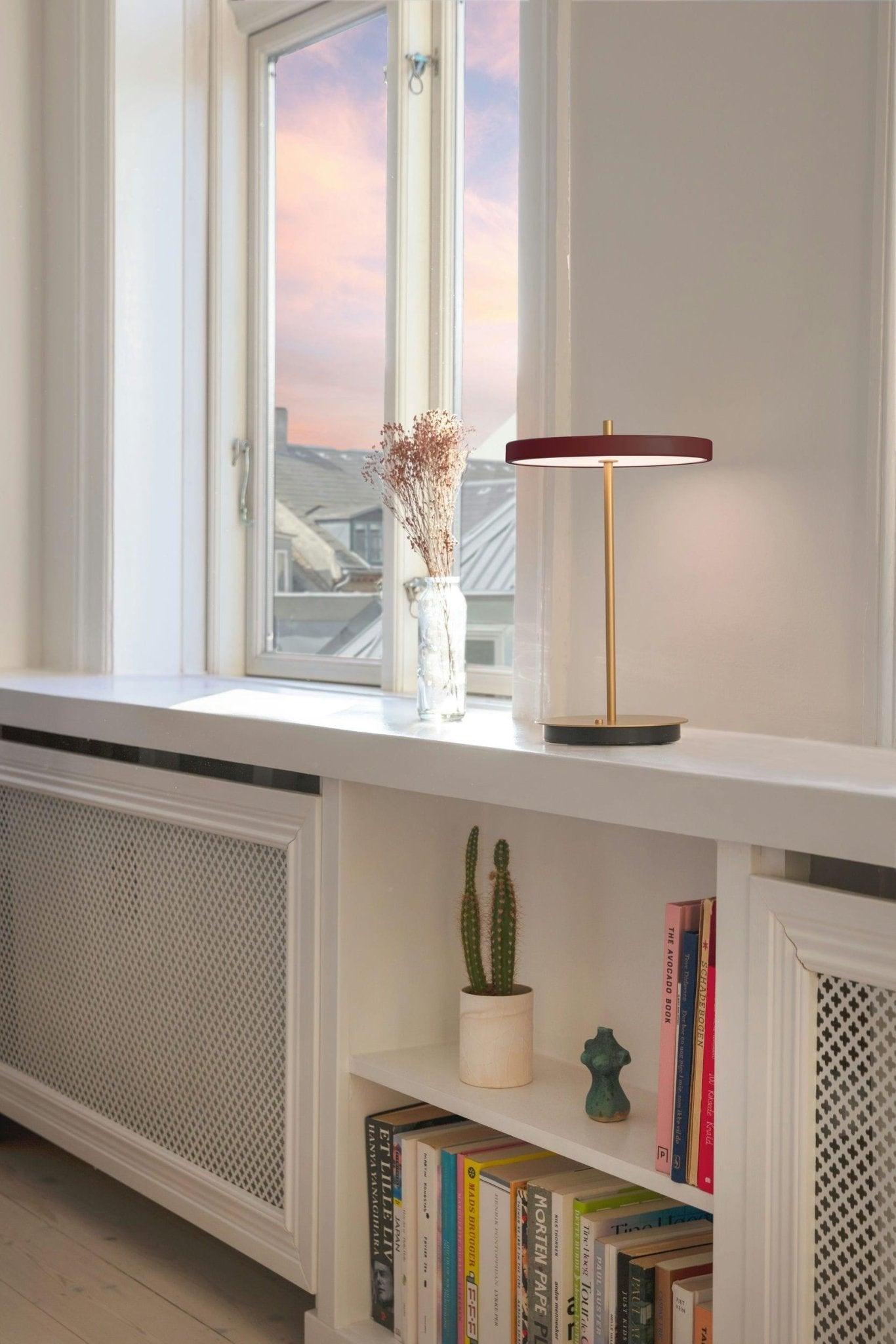 Lampa przenośna ASTERIA MOVE rubinowy UMAGE Eye on Design