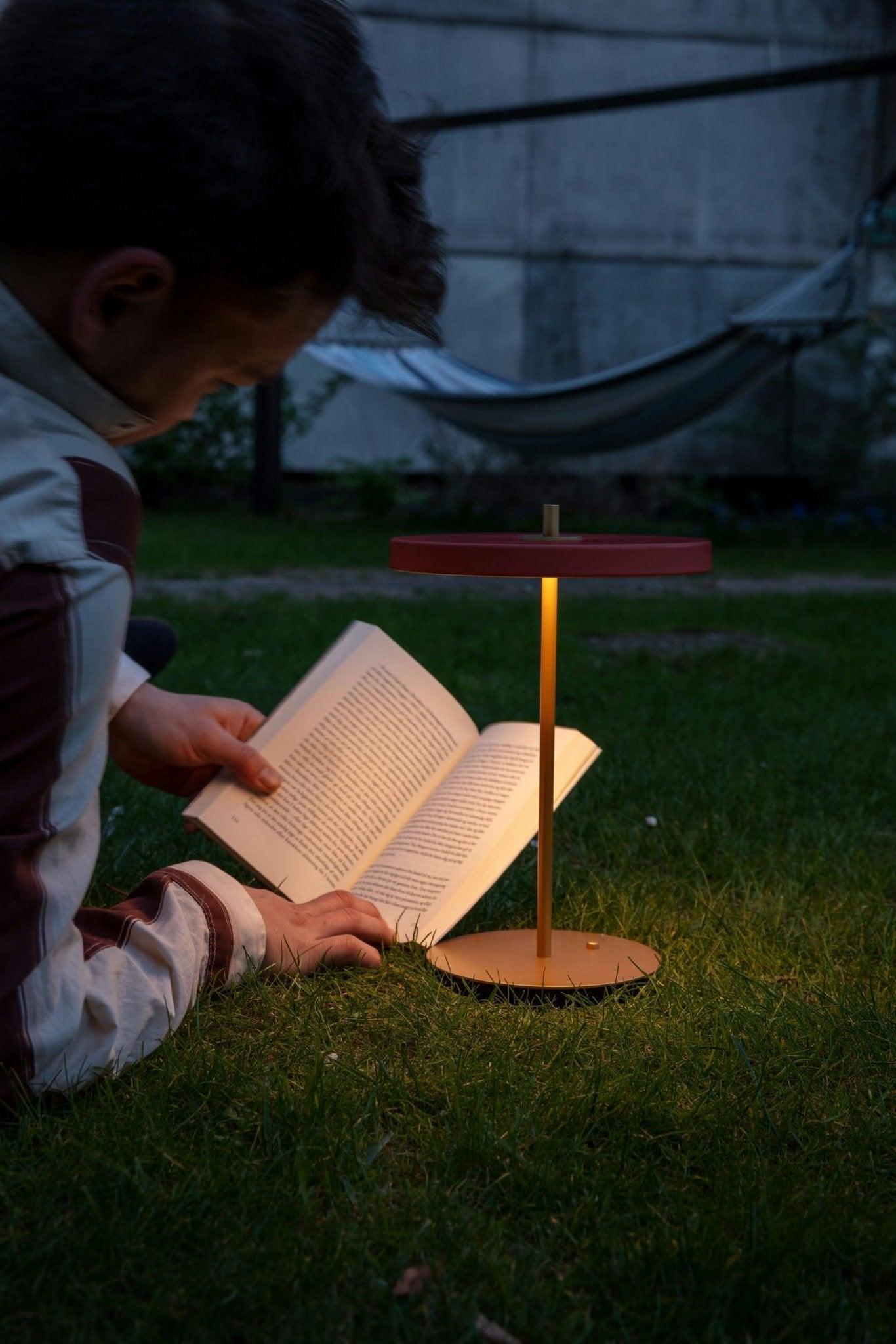 Lampa przenośna ASTERIA MOVE rubinowy UMAGE Eye on Design