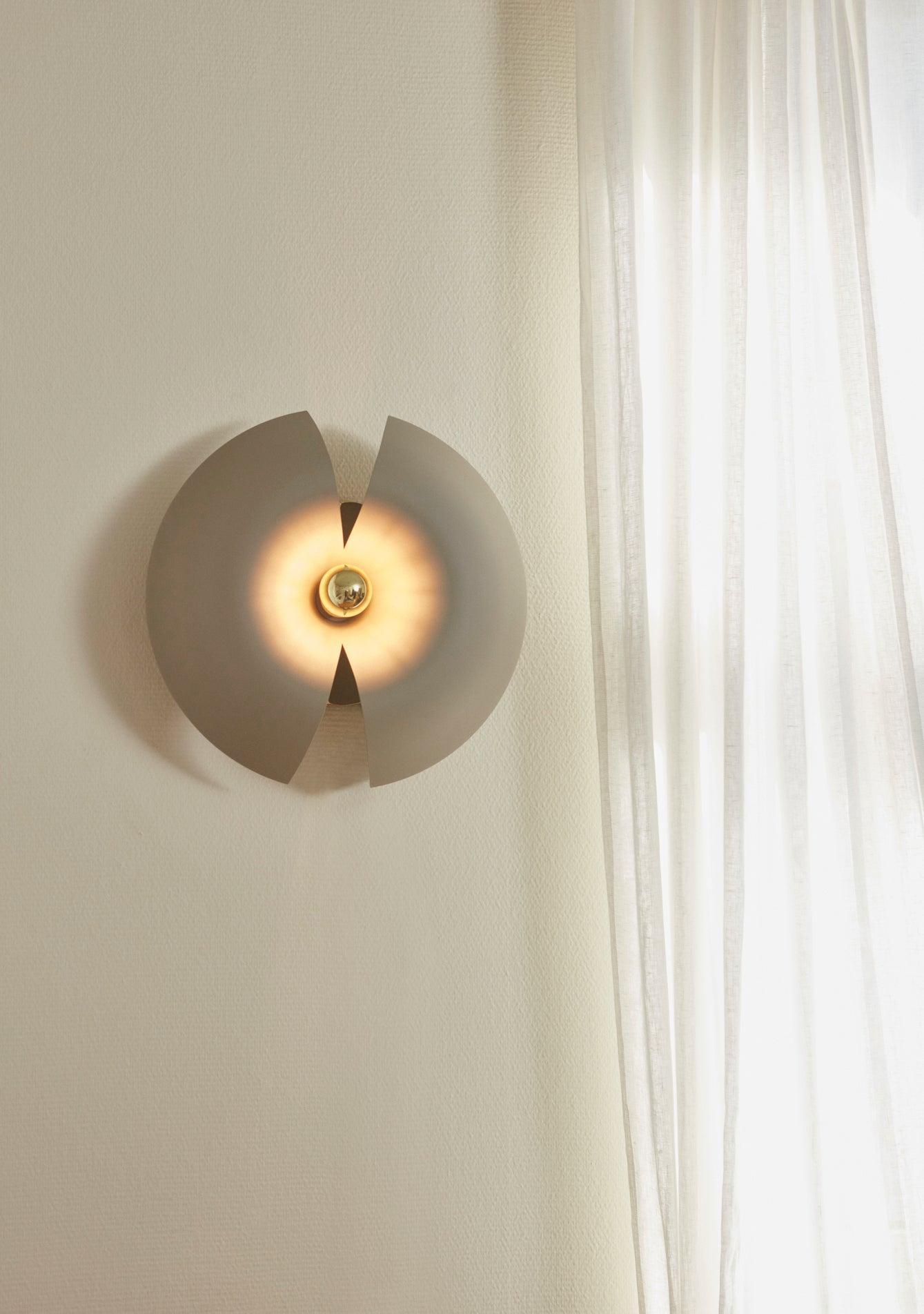 Lampa ścienna CYCNUS taupe AYTM Eye on Design