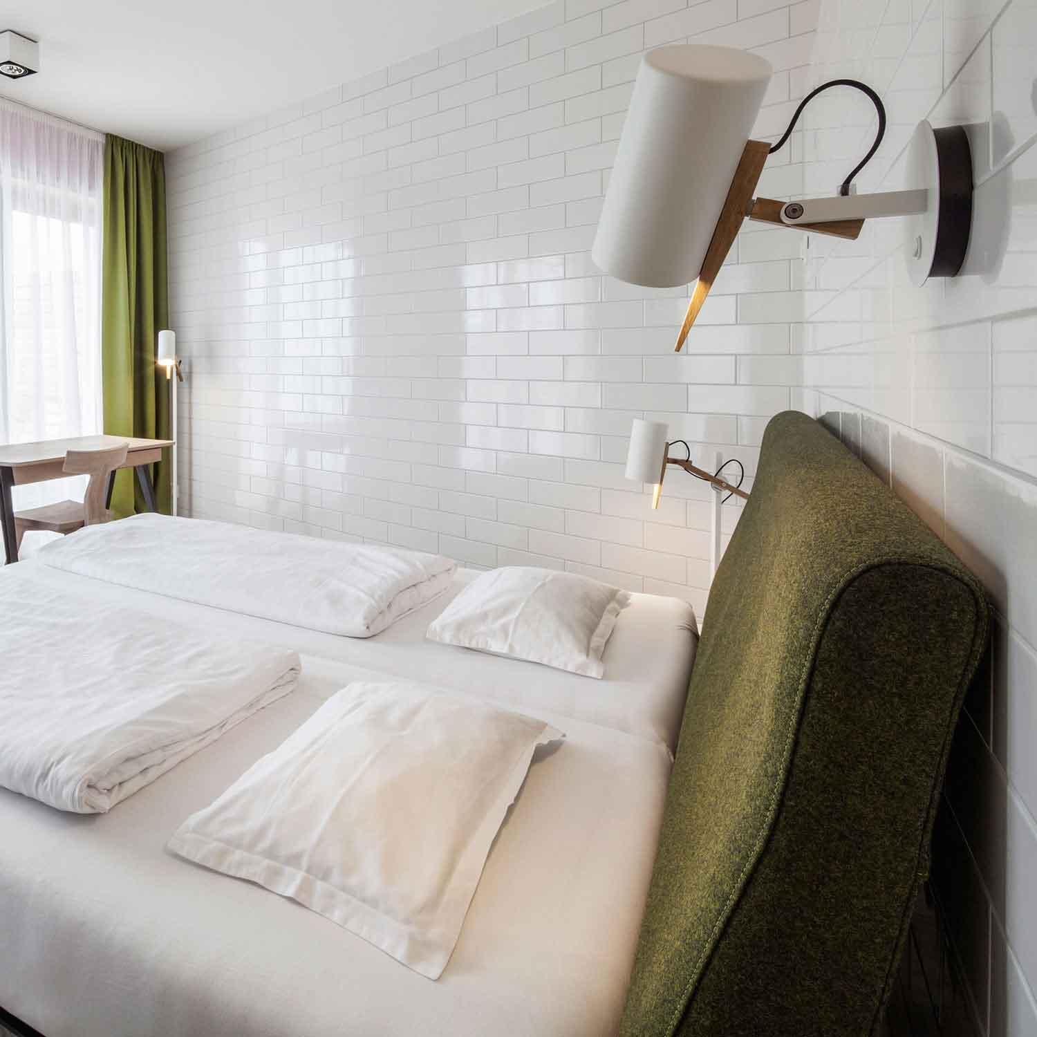 Lampa ścienna SCANTLING czarny Marset Eye on Design