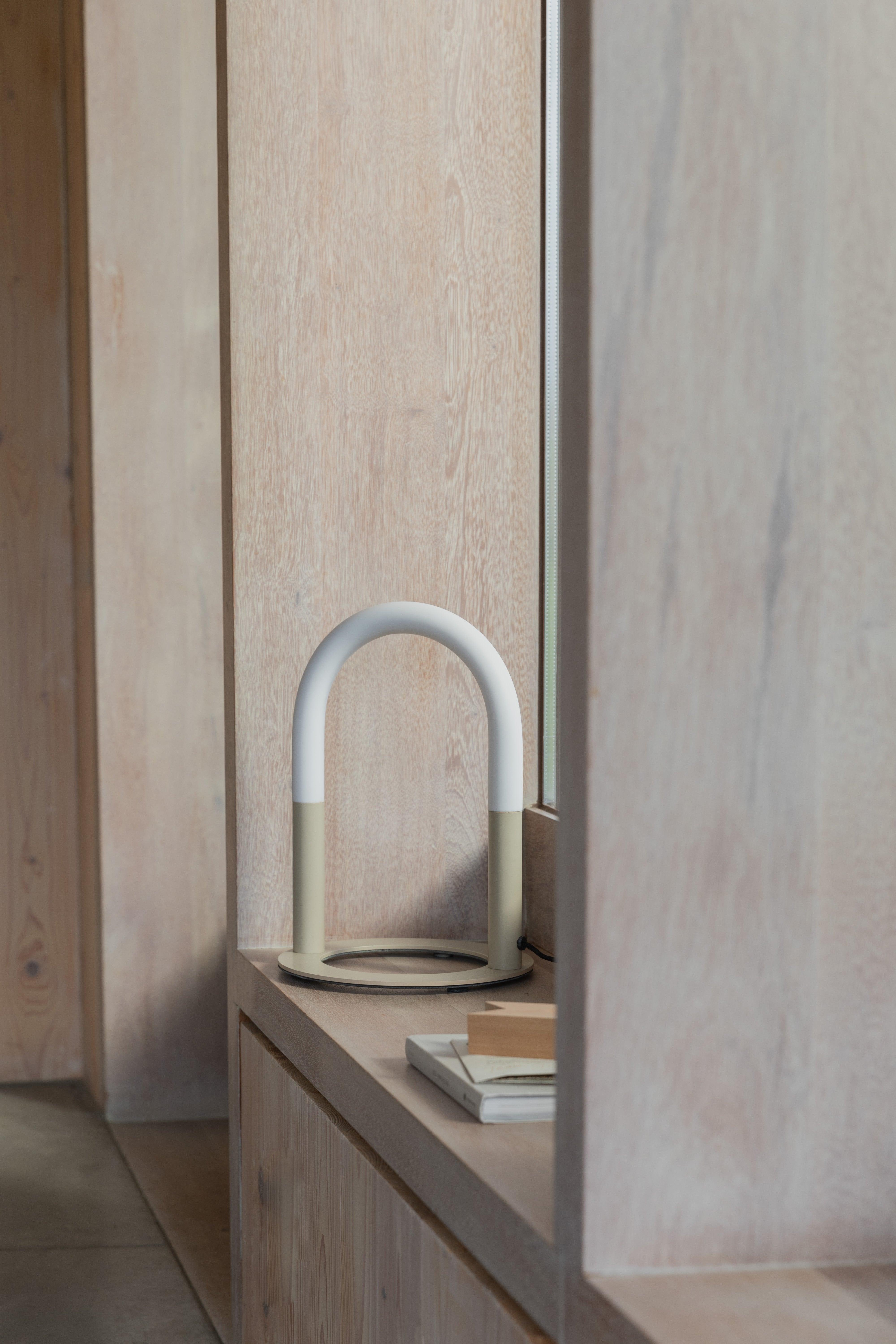 Lampa stołowa ARCH beżowy Zuiver Eye on Design