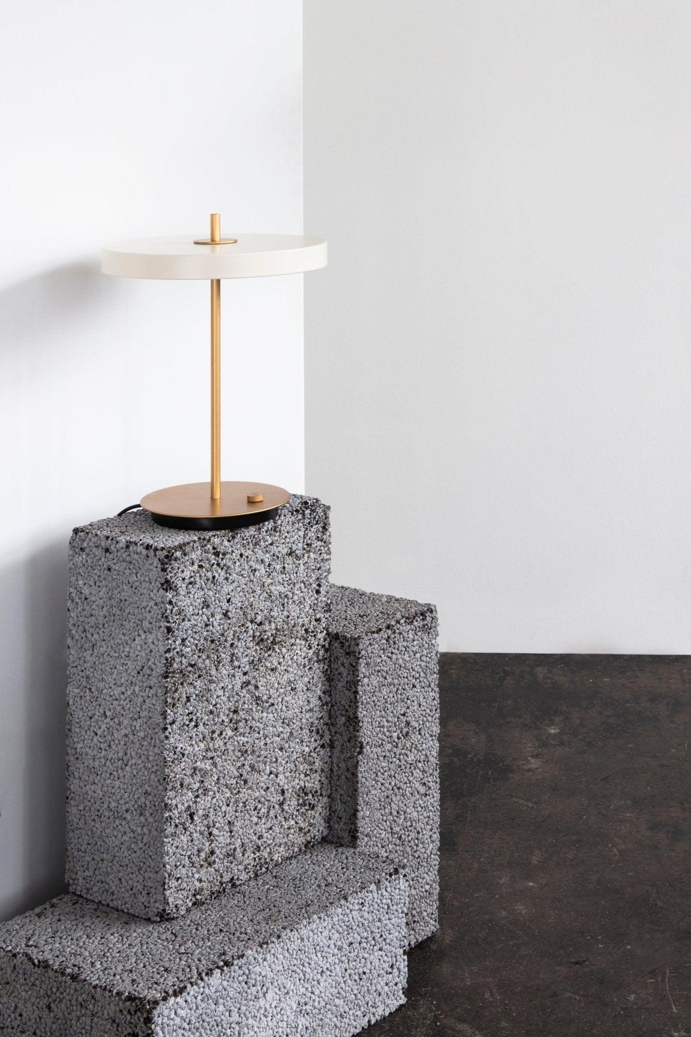 Lampa stołowa ASTERIA TABLE perłowy UMAGE Eye on Design