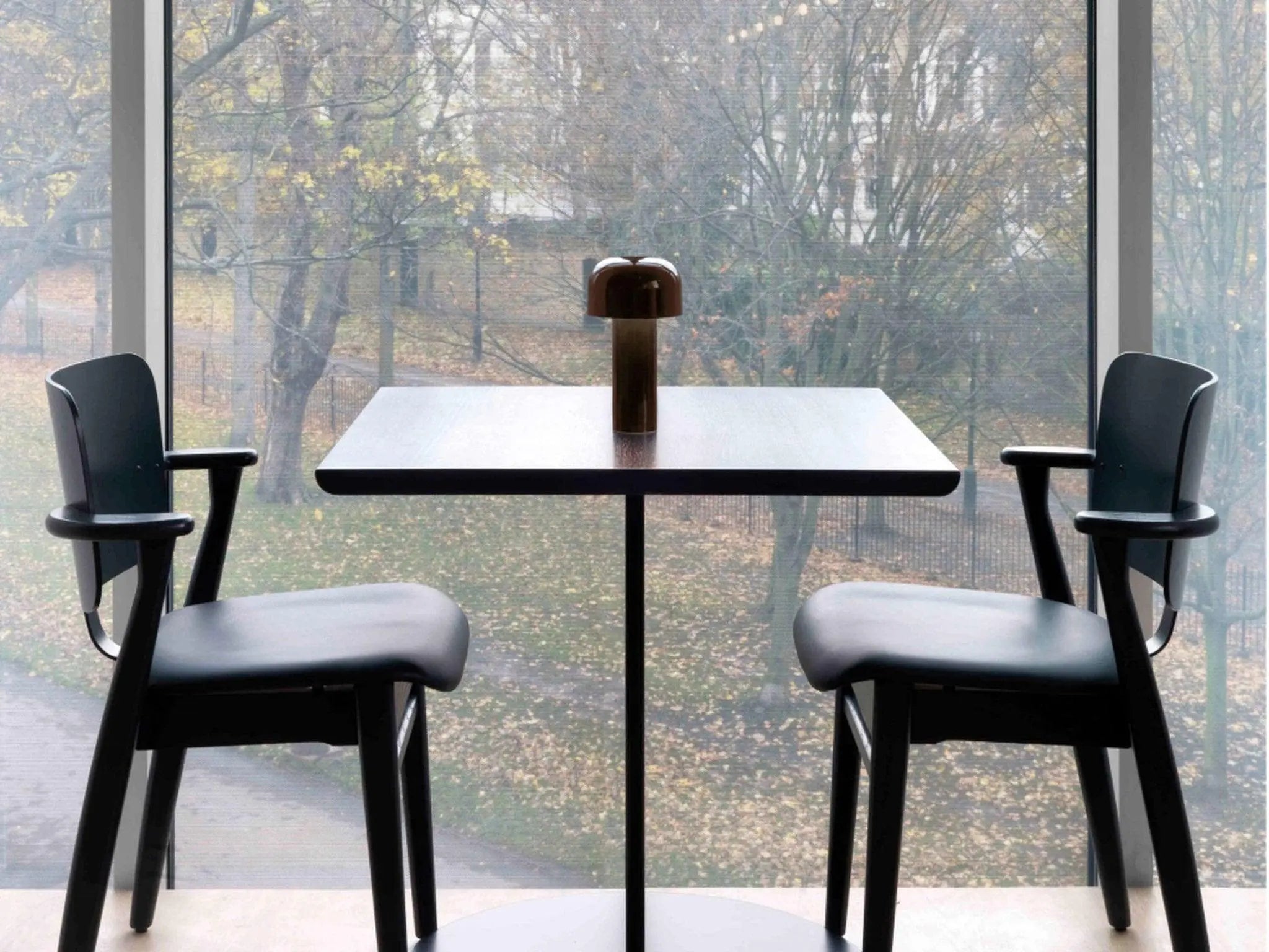 Lampa stołowa BELLHOP ciemnobrązowy, marka Flos
