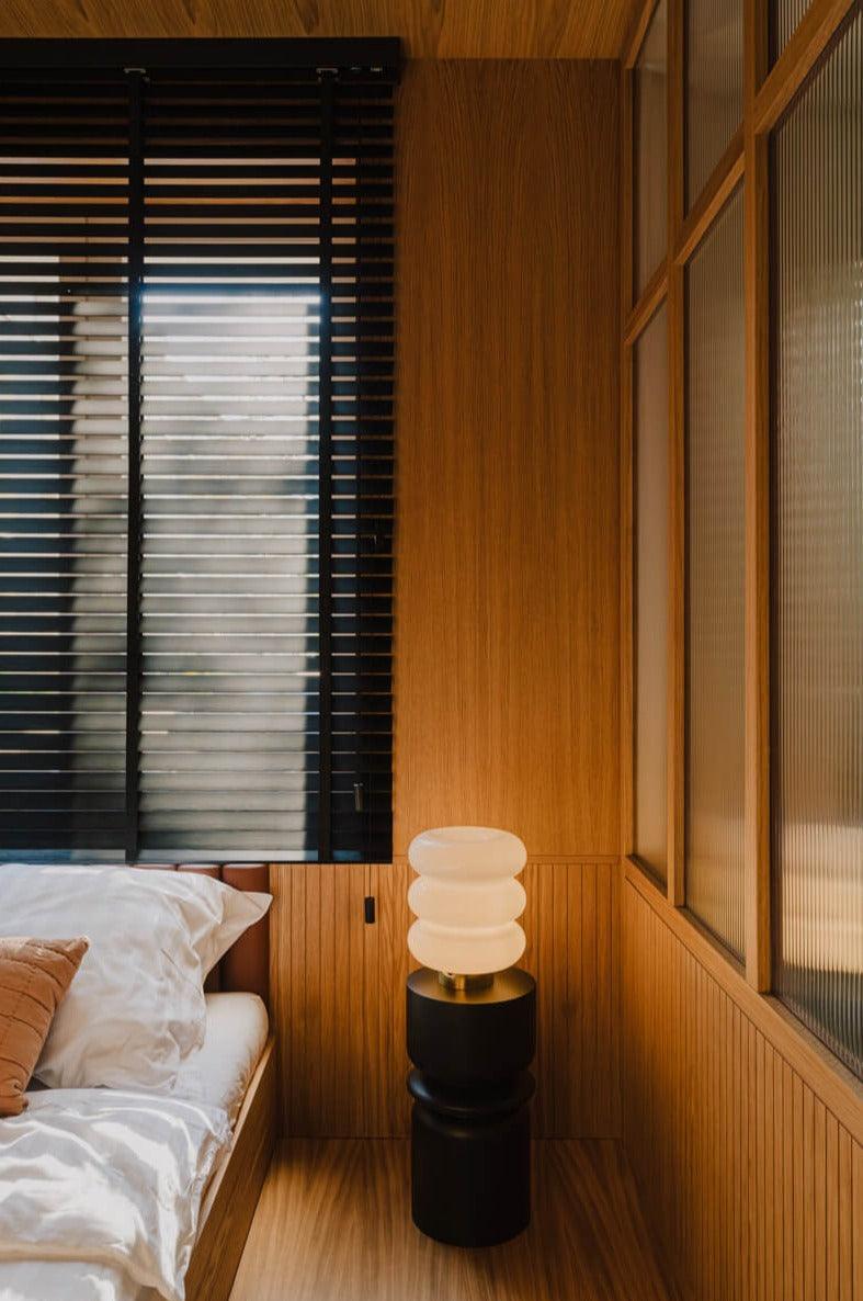 Lampa stołowa BIBE mosiężny Embassy Interiors Eye on Design