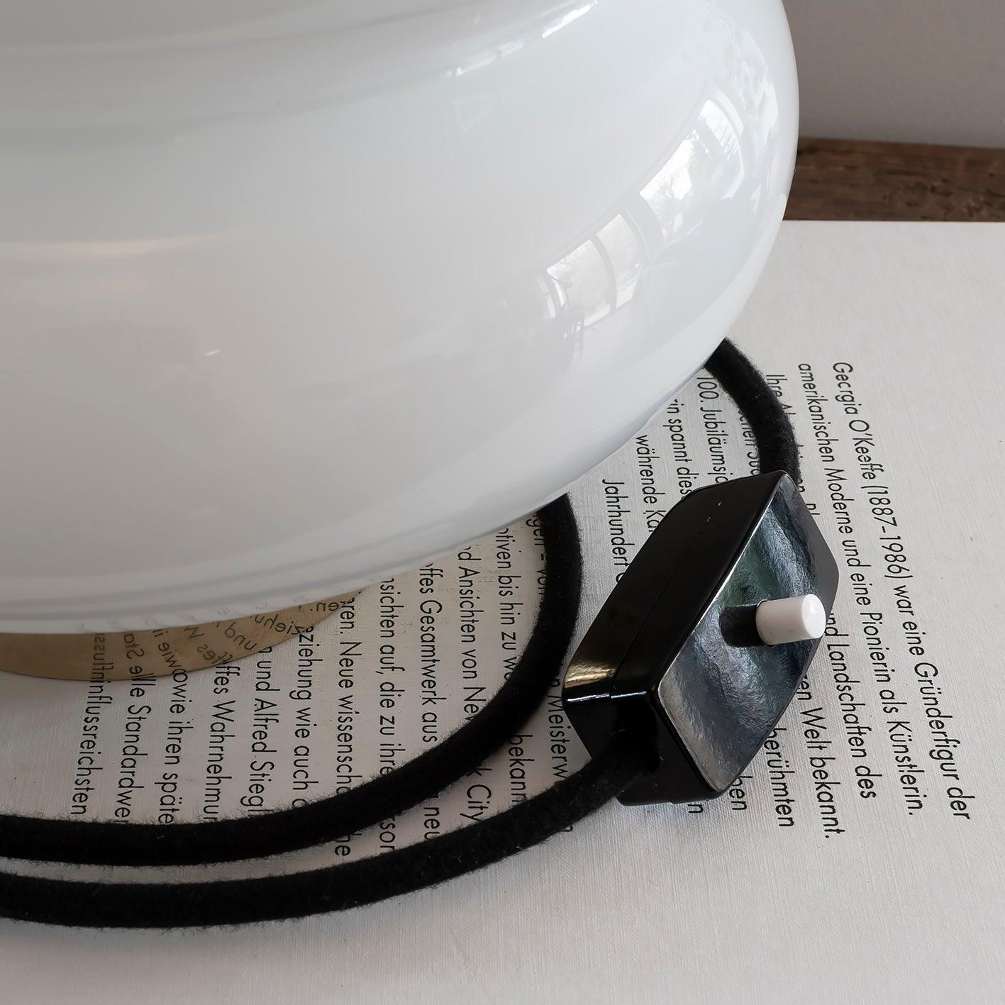 Lampa stołowa BIBE mosiężny Embassy Interiors Eye on Design