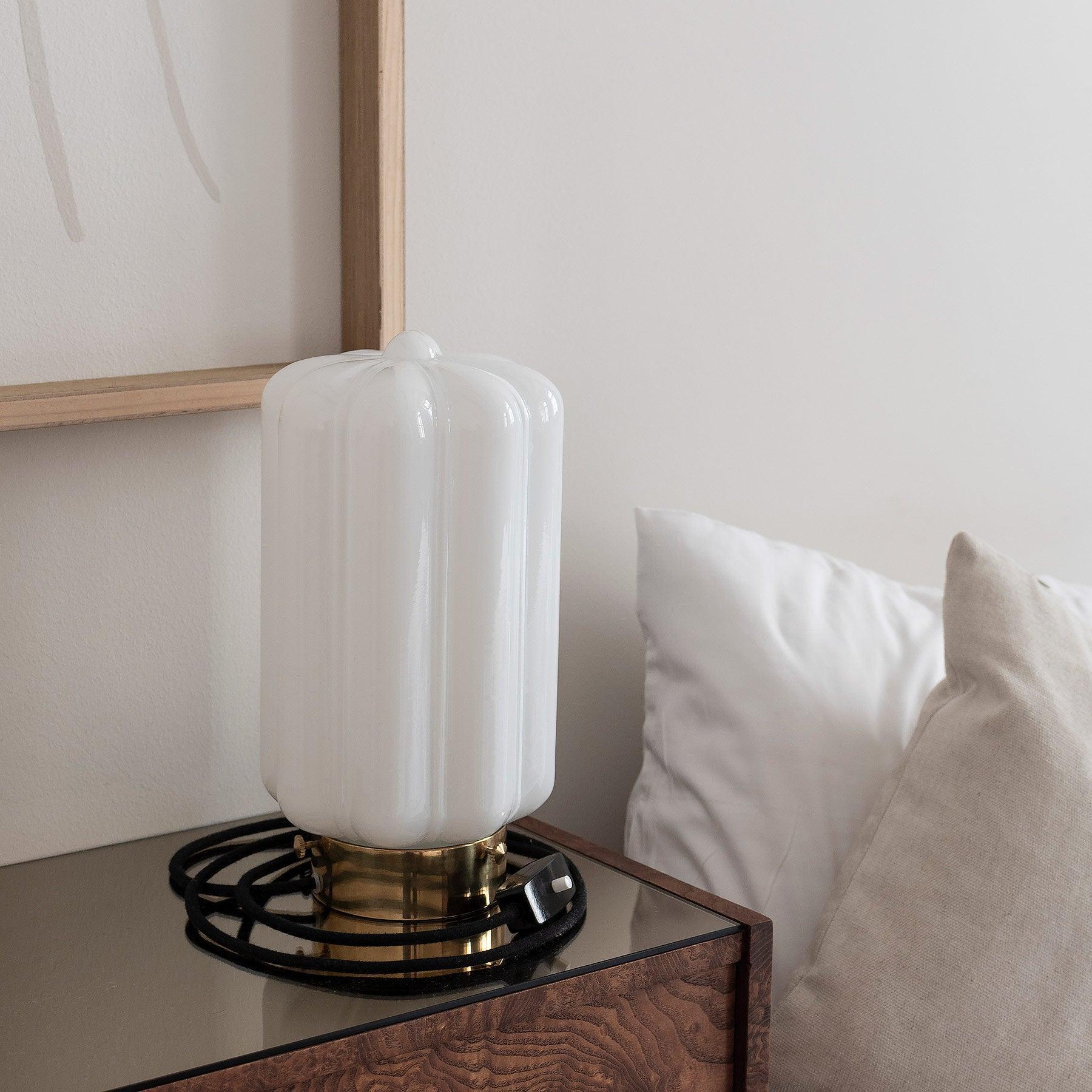 Lampa stołowa DECO mosiężny Embassy Interiors Eye on Design