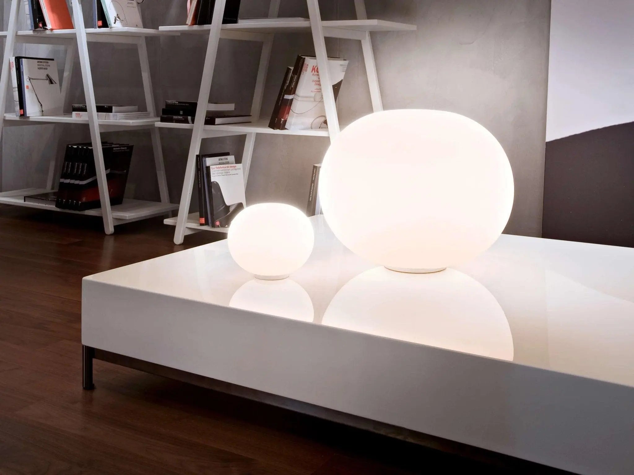 Lampa stołowa GLO-BALL BASIC biały – szkło, Flos