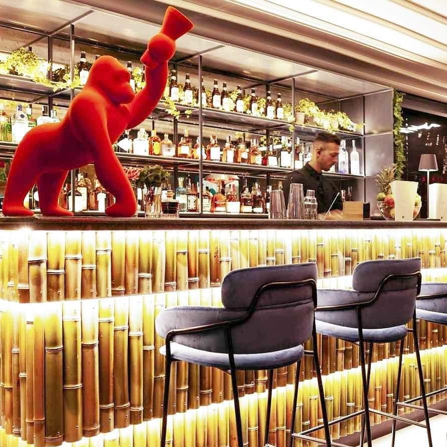 Lampa stołowa KONG VELVET fuksja Qeeboo Eye on Design