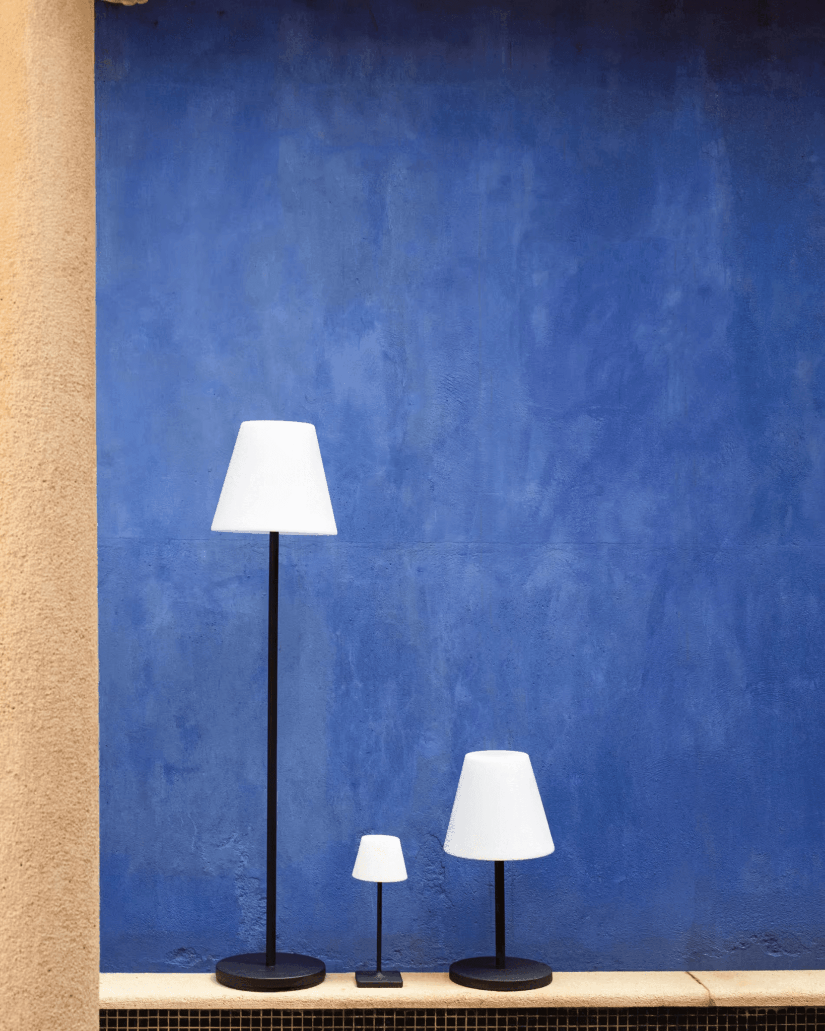 Lampa stołowa ogrodowa ALUNEY czarny La Forma Eye on Design