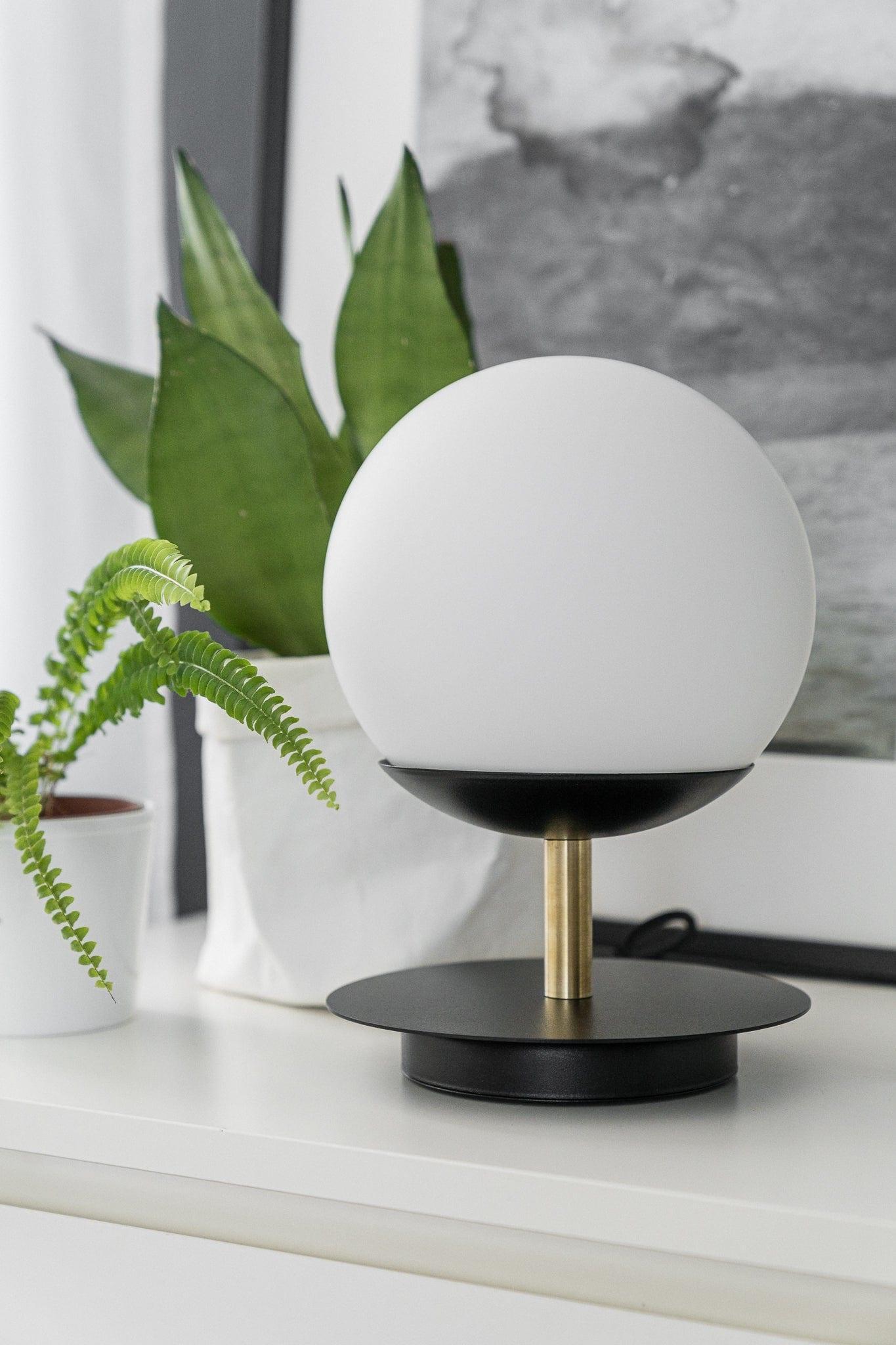 Lampa stołowa PLAAT czarno-złoty Ummo Eye on Design