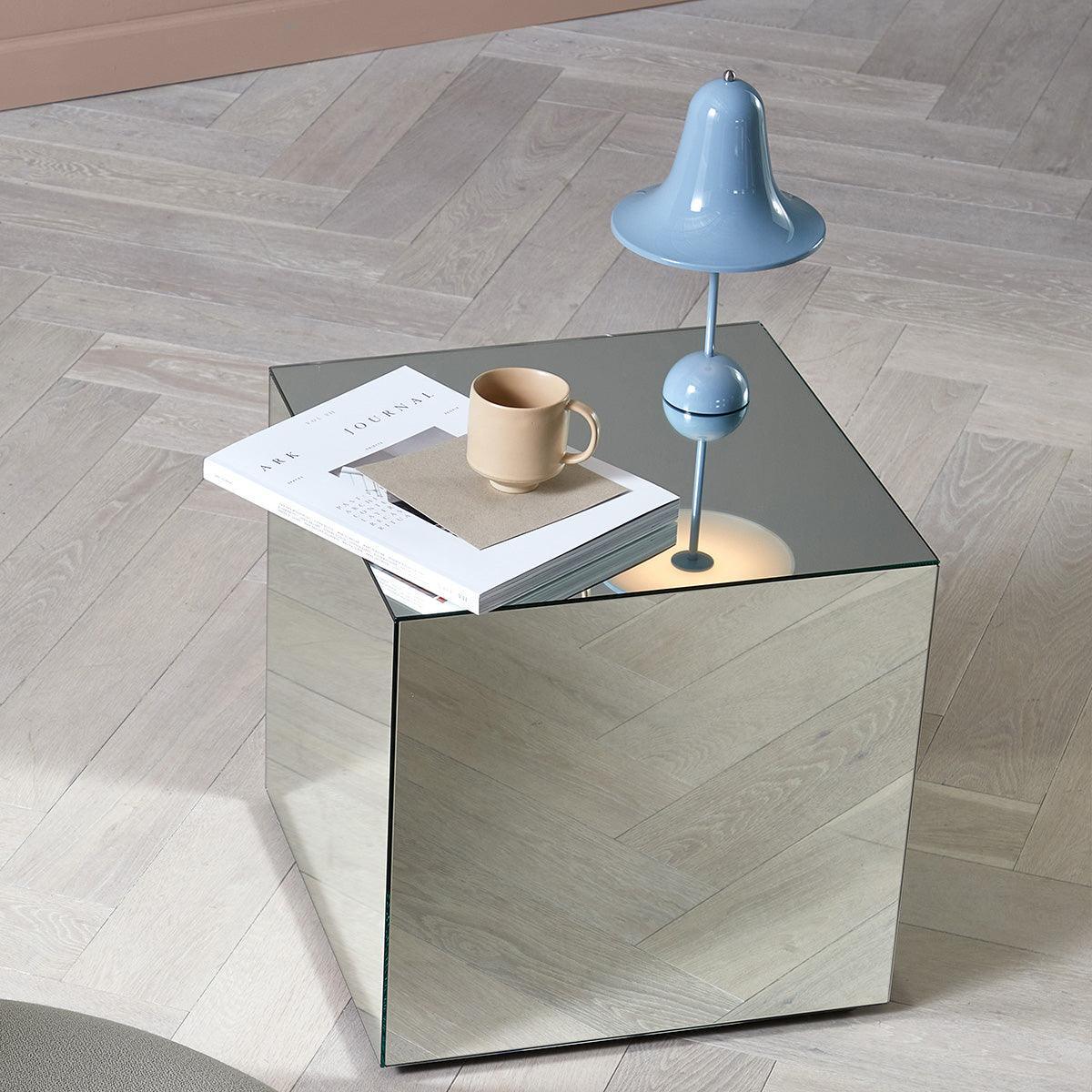 Lampa stołowa przenośna PANTOP mosiądz Verpan Eye on Design